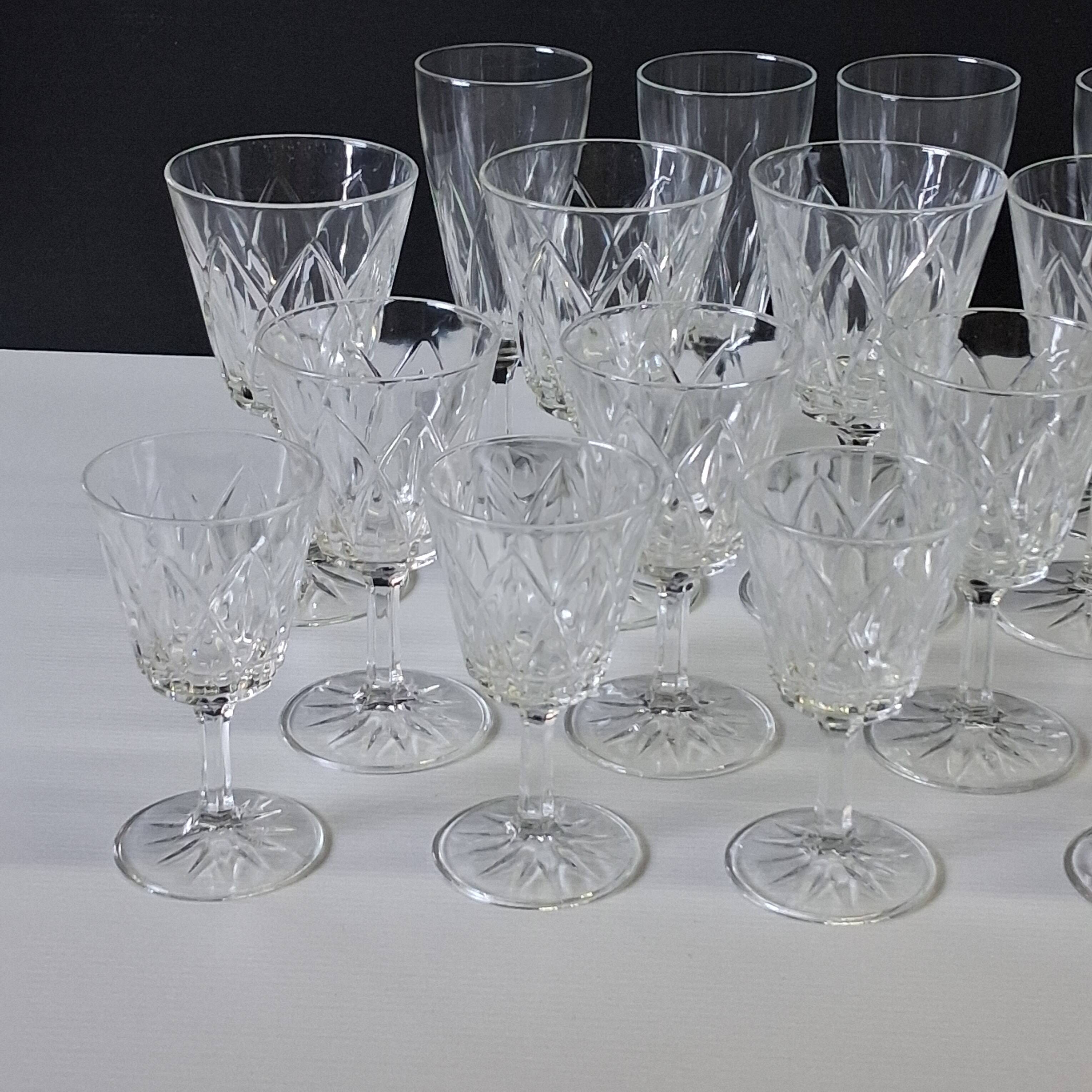 6 champagne flutes from VMC Reims in very good condition.