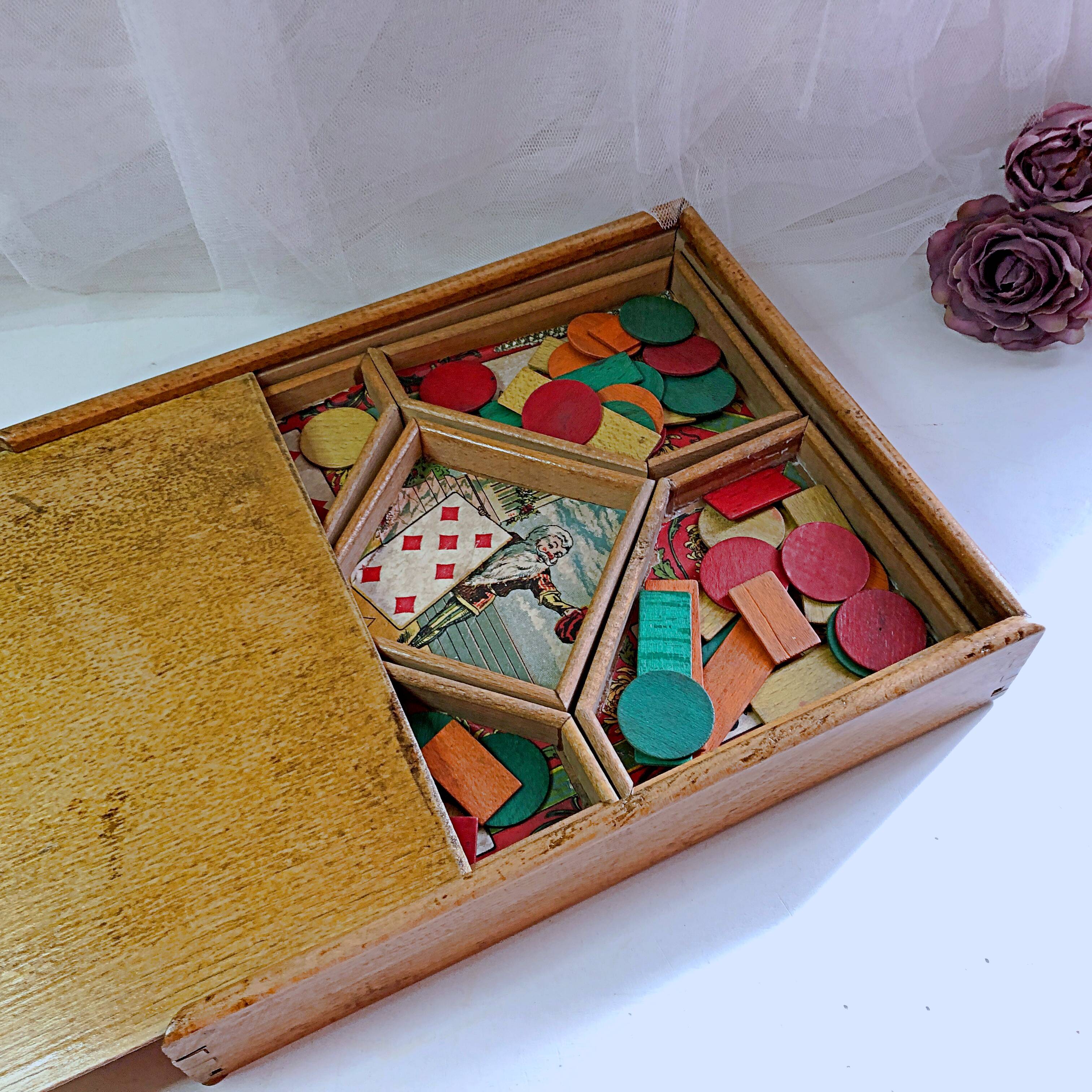 Yellow dwarf game wooden box manufactured by jlr paris early 20th century