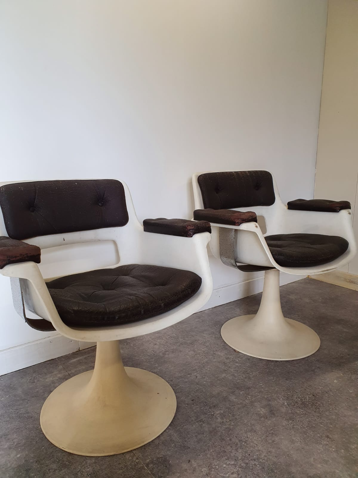 Paire de fauteuils Albert Jacob 1970
