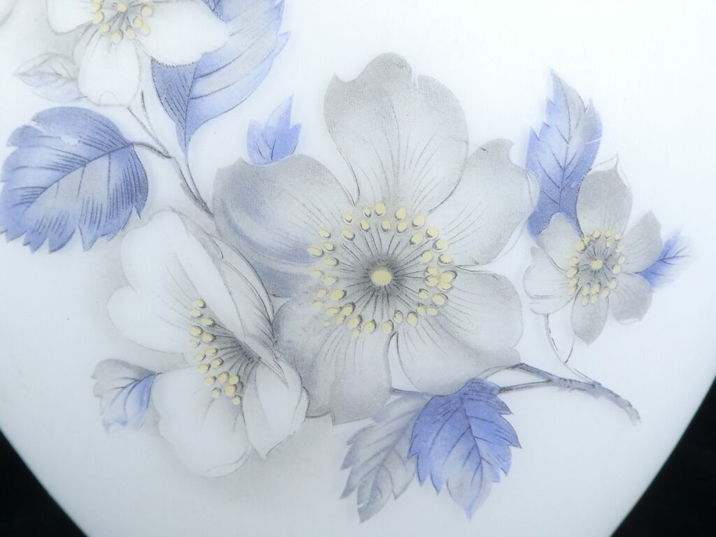 Vintage vintage floral decoration opaque glass vase 50 years