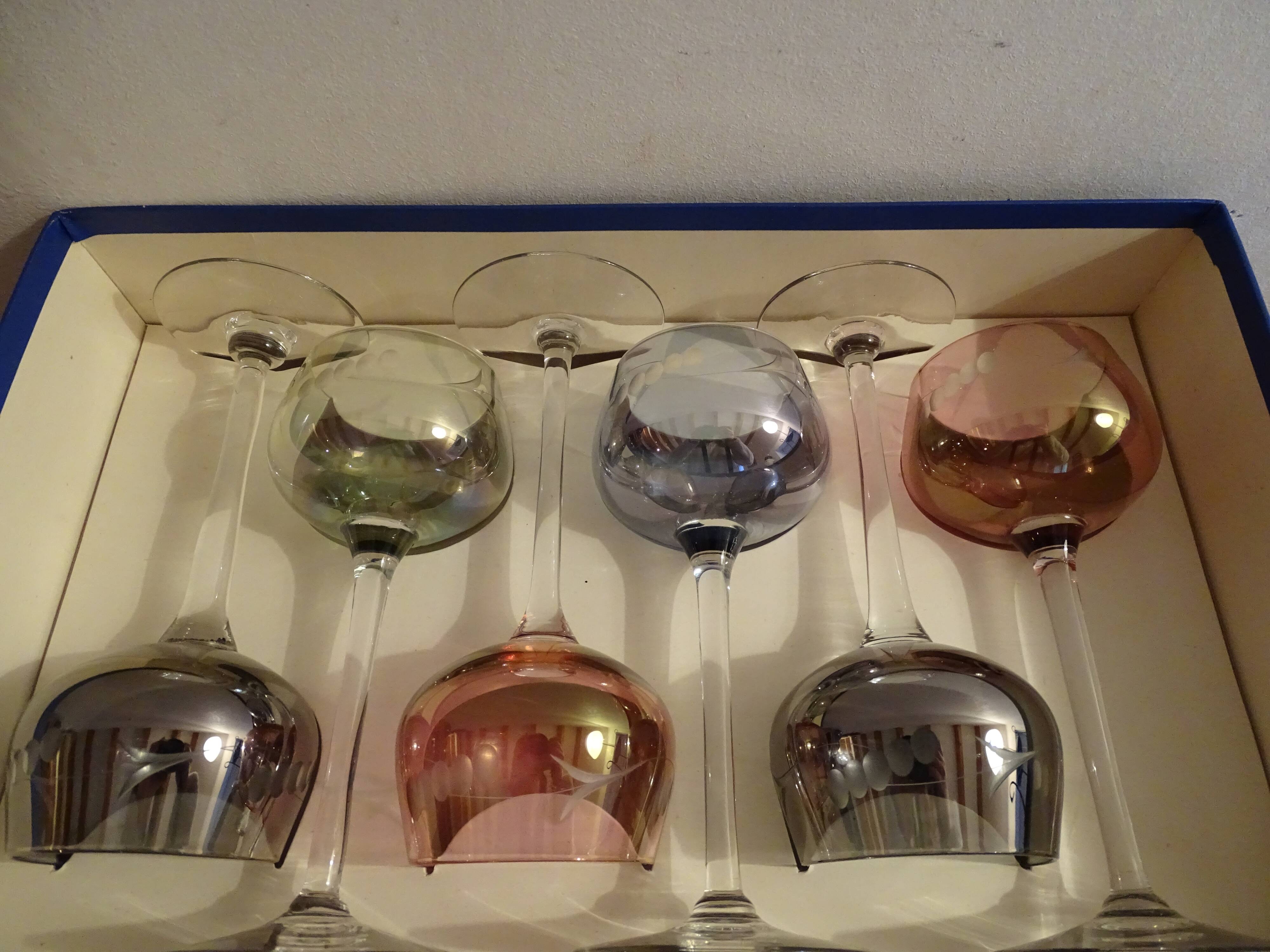 6 colored semi-crystal wine glasses Vannes le Châtel in a box