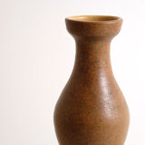 Vintage vase signed by a cat