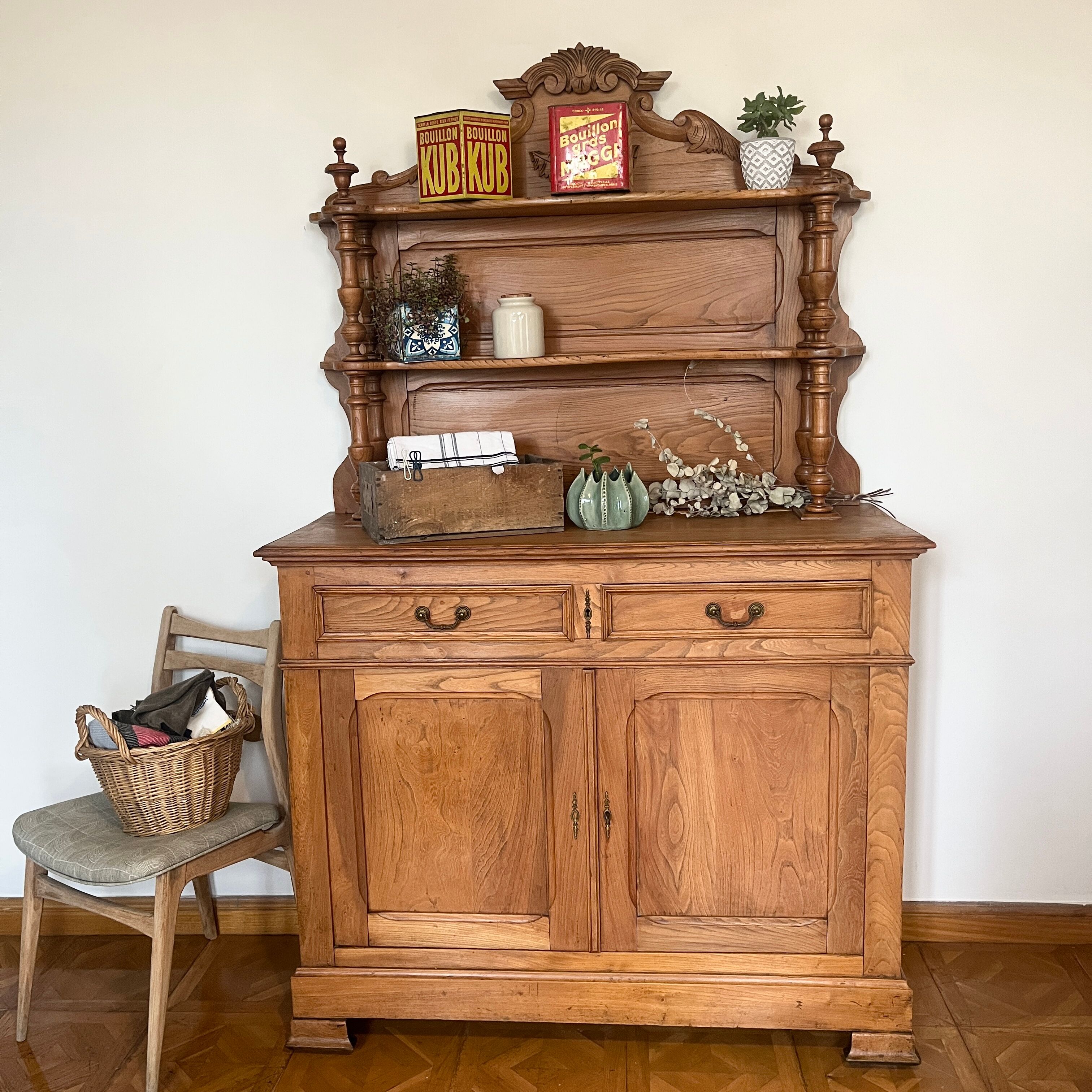 Vaisselier & Parisian sideboard raw wood