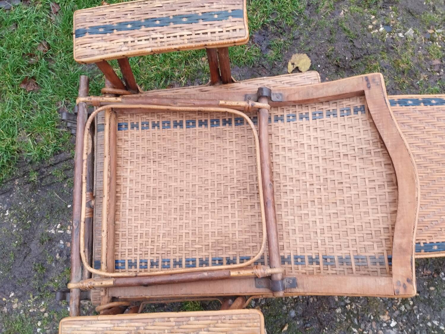 Vintage rattan chaise longue