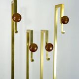 Portemanteau en laiton et bois du milieu du siècle. Italie années 1970