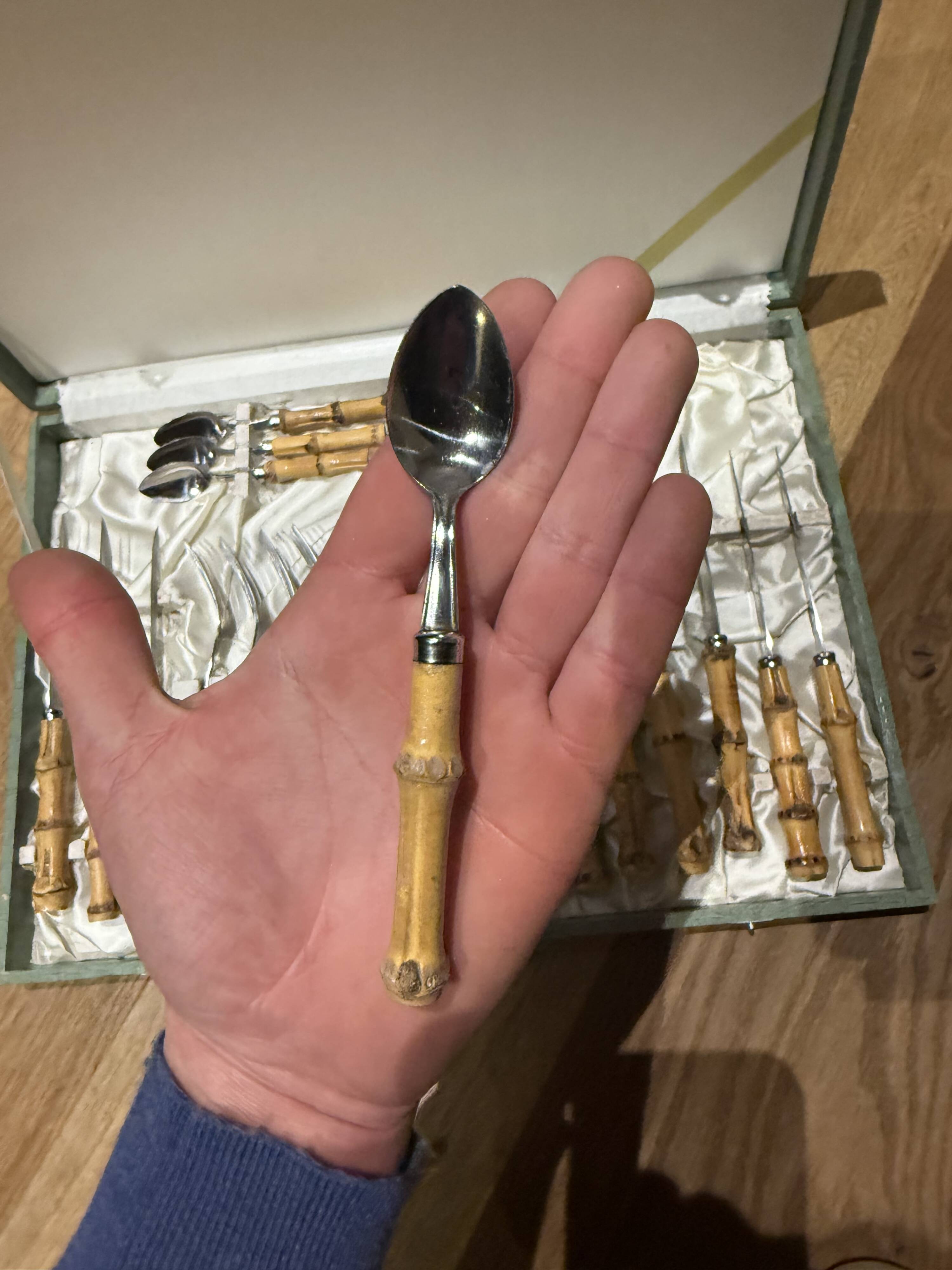 24-piece bamboo cutlery set