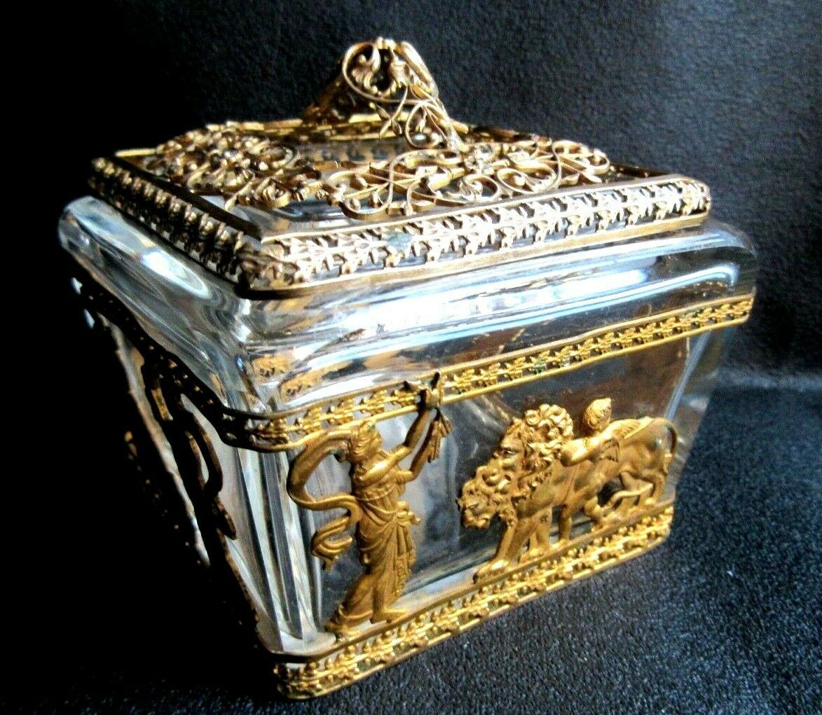 Baccarat and gilded bronze crystal box, Ancient women and lions, CHARLES X