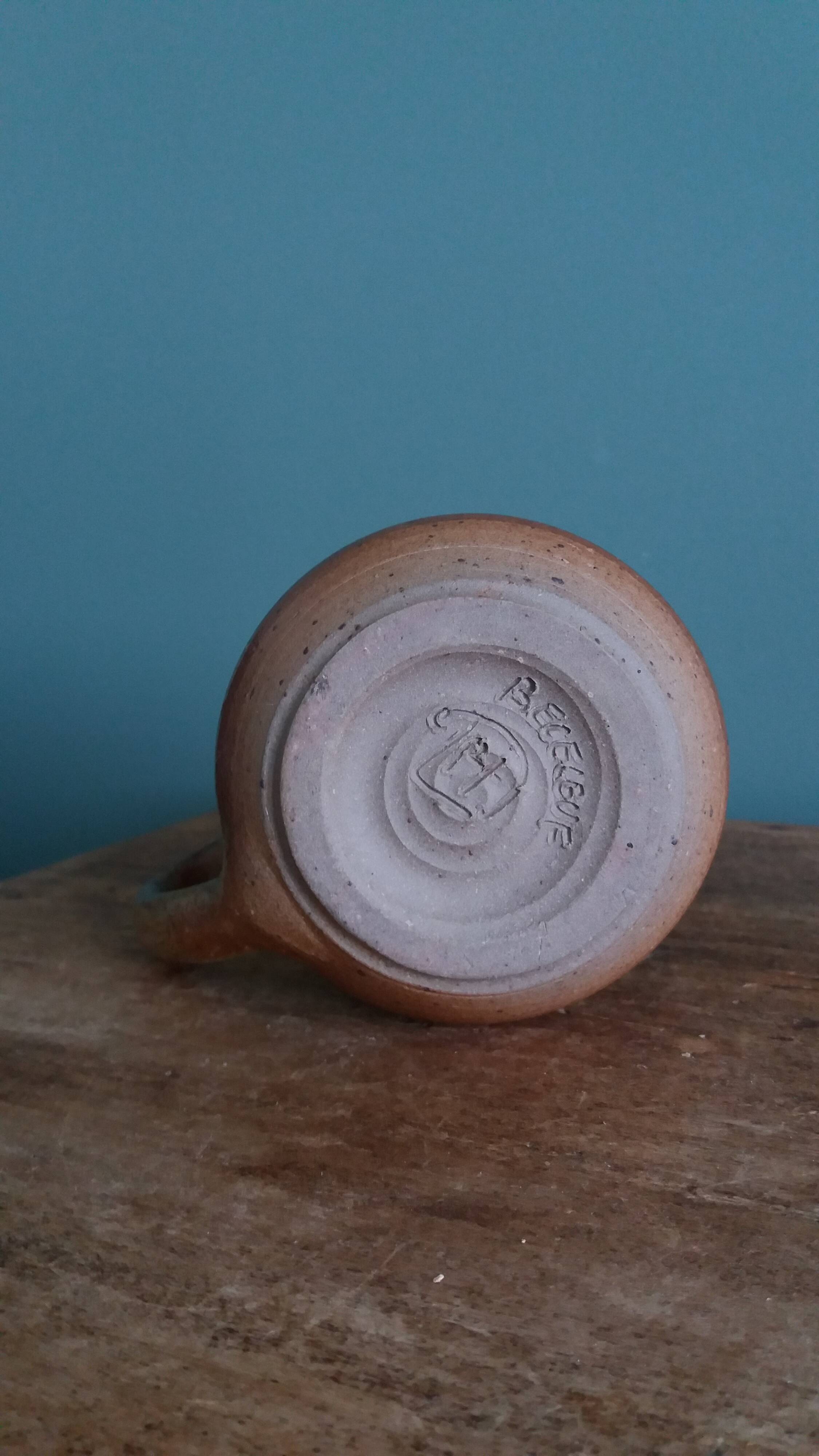 Jug with a milk jug signed, Beceleuf