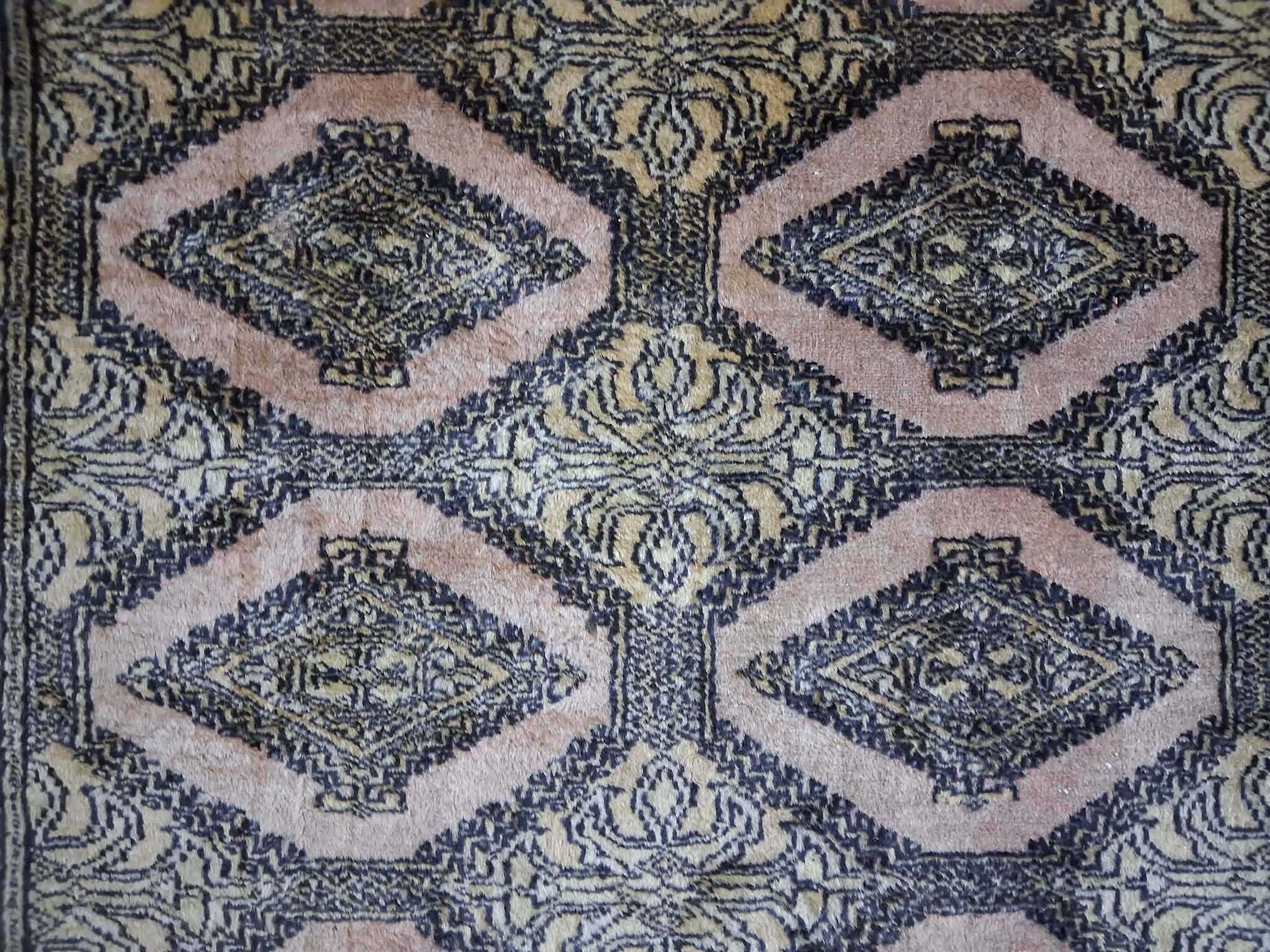 Handmade Pakistani Bukhara rug 188x122cm