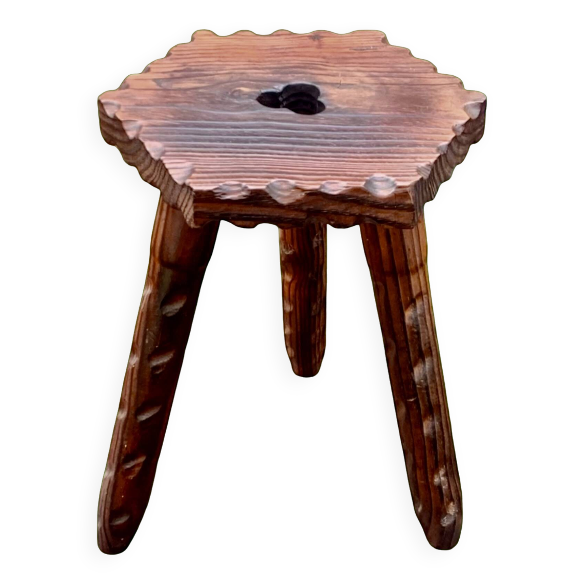 Ancien tabouret tripode brutaliste en bois massif