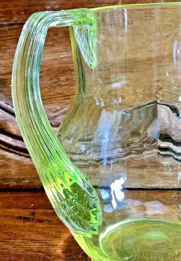 Ancien gros pichet carafe pot broc à eau en ouraline