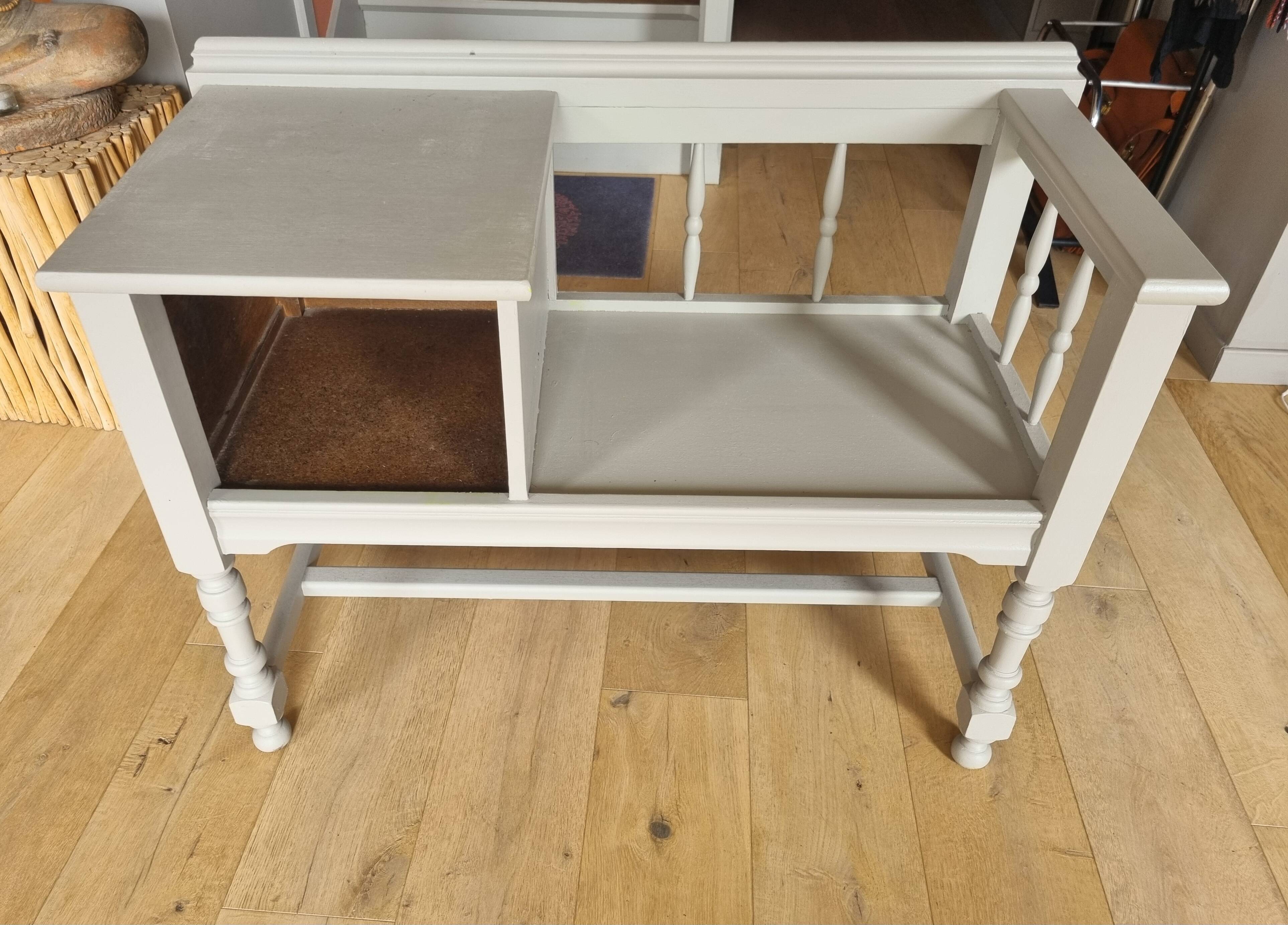 Banc téléphone et son siège cuir camel