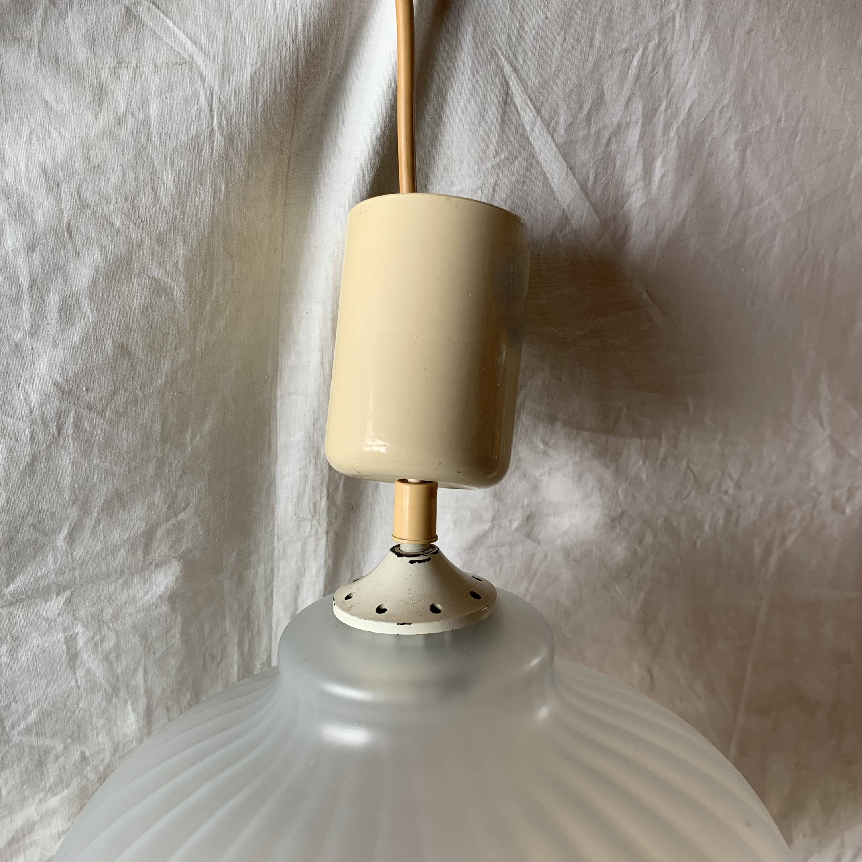Suspension vintage en verre dépoli
