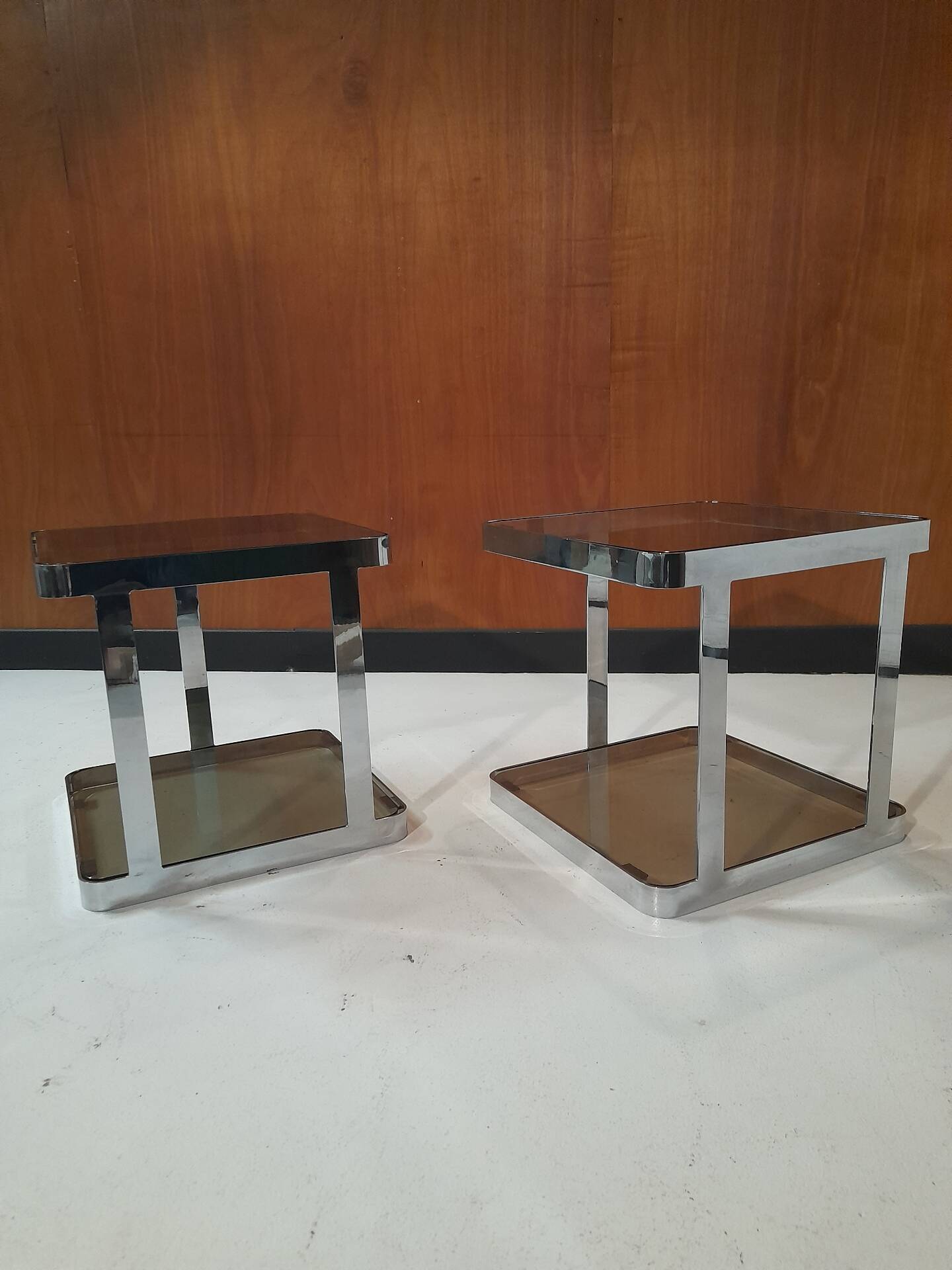 Paire de tables d'appoint ou bouts de canapé vintage