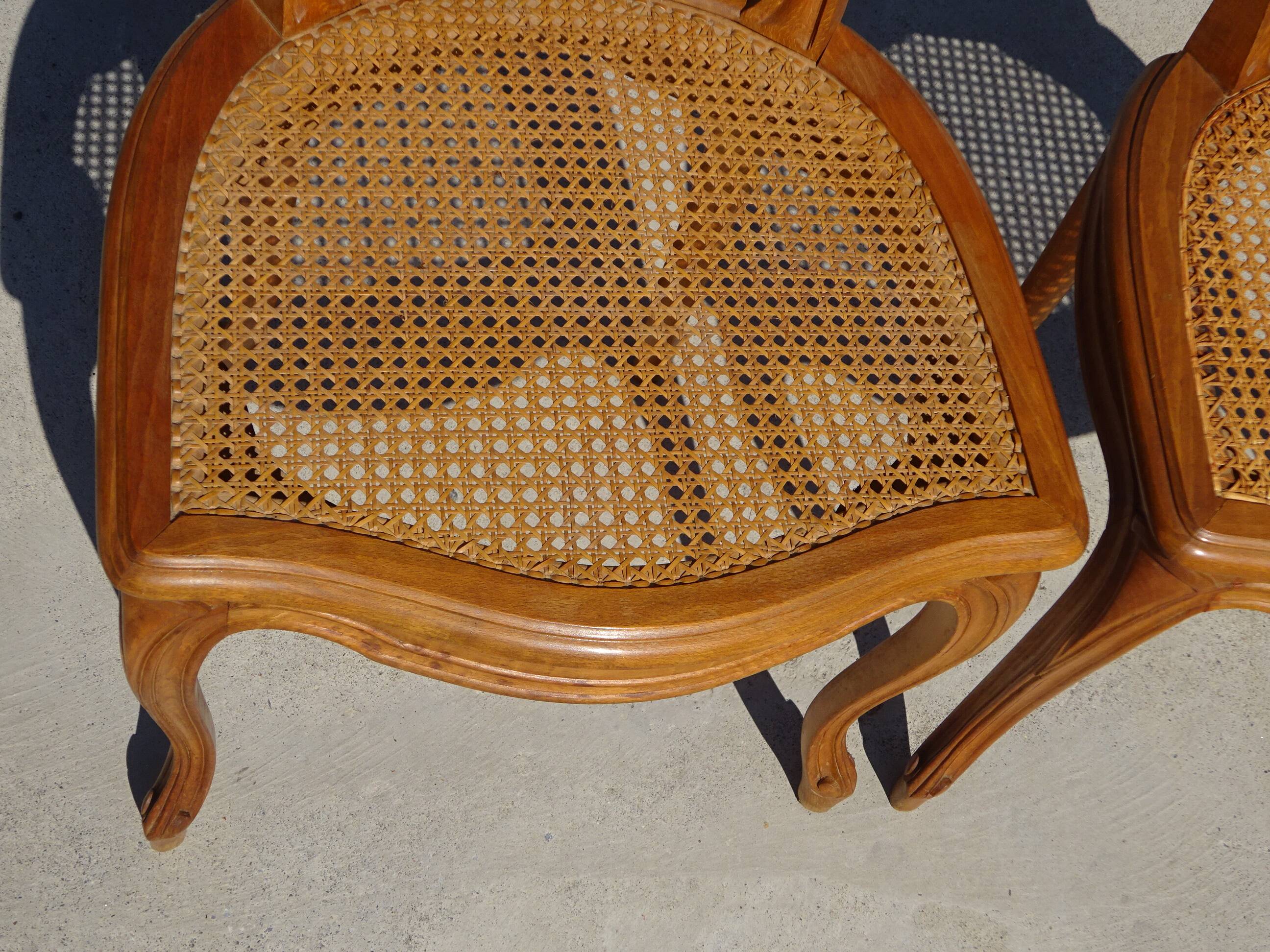 Paire de chaises en bois et cannage style Louis XV
