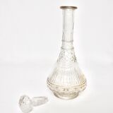 Carafe en verre moulé