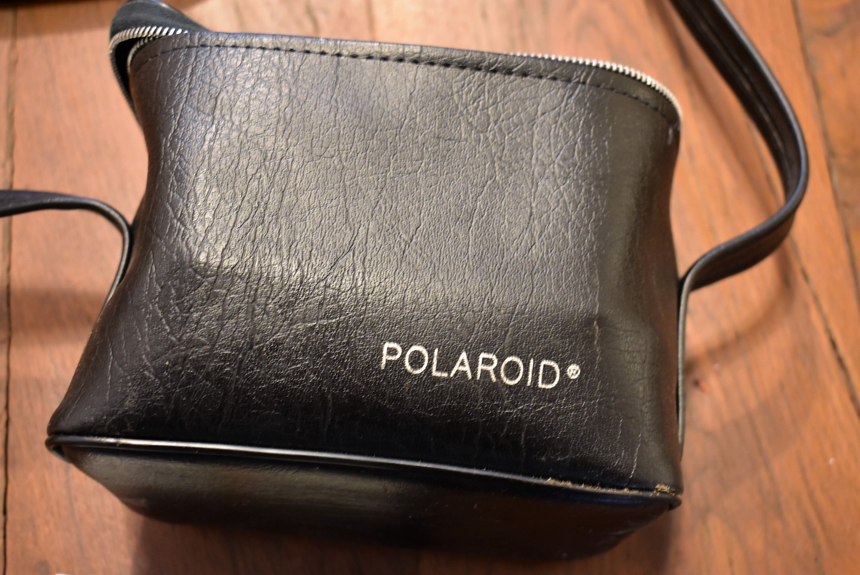 Polaroid 1000 green button