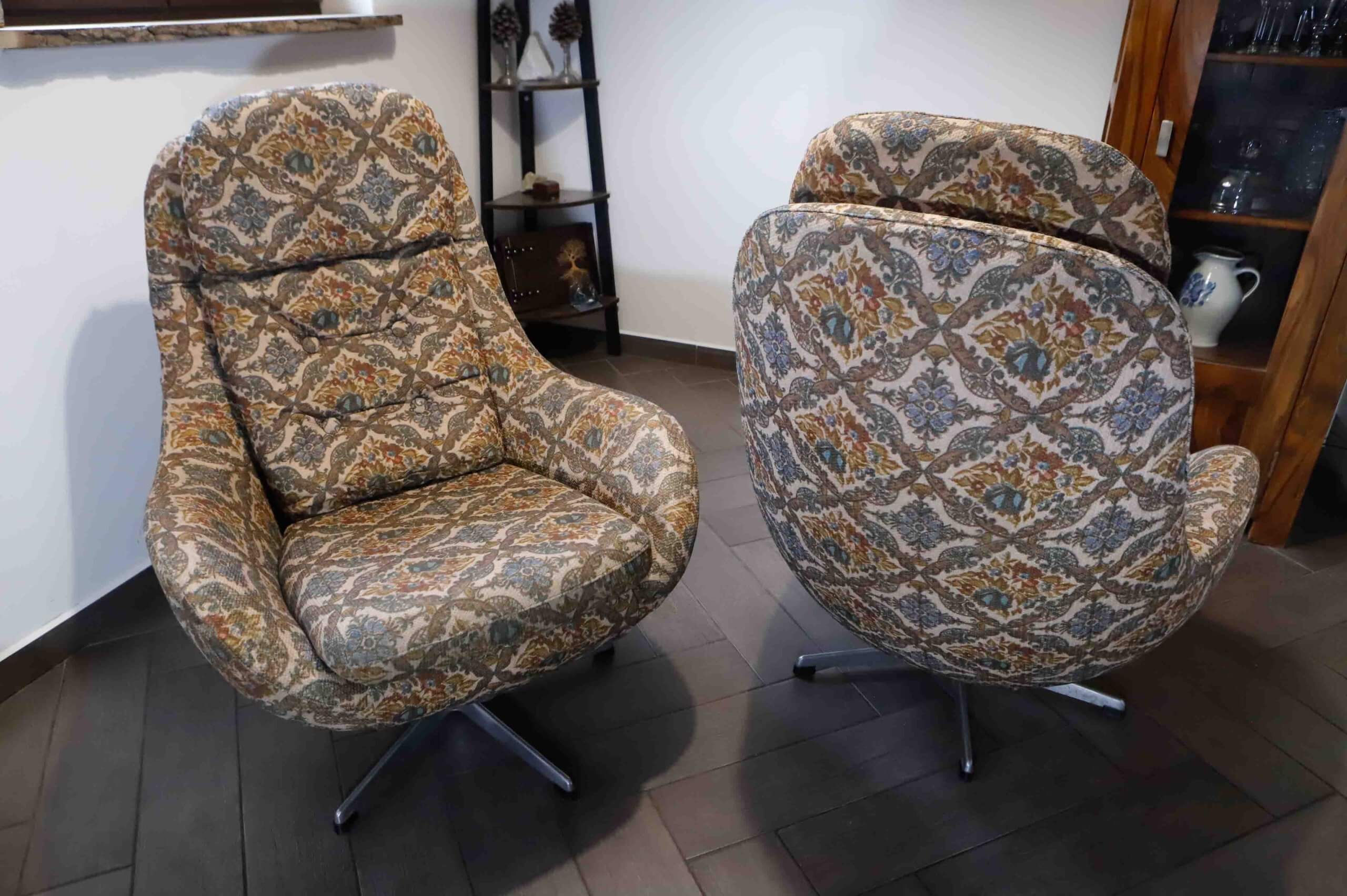 Set of 2 vintage high-back swivel armchairs with abstract upholstery