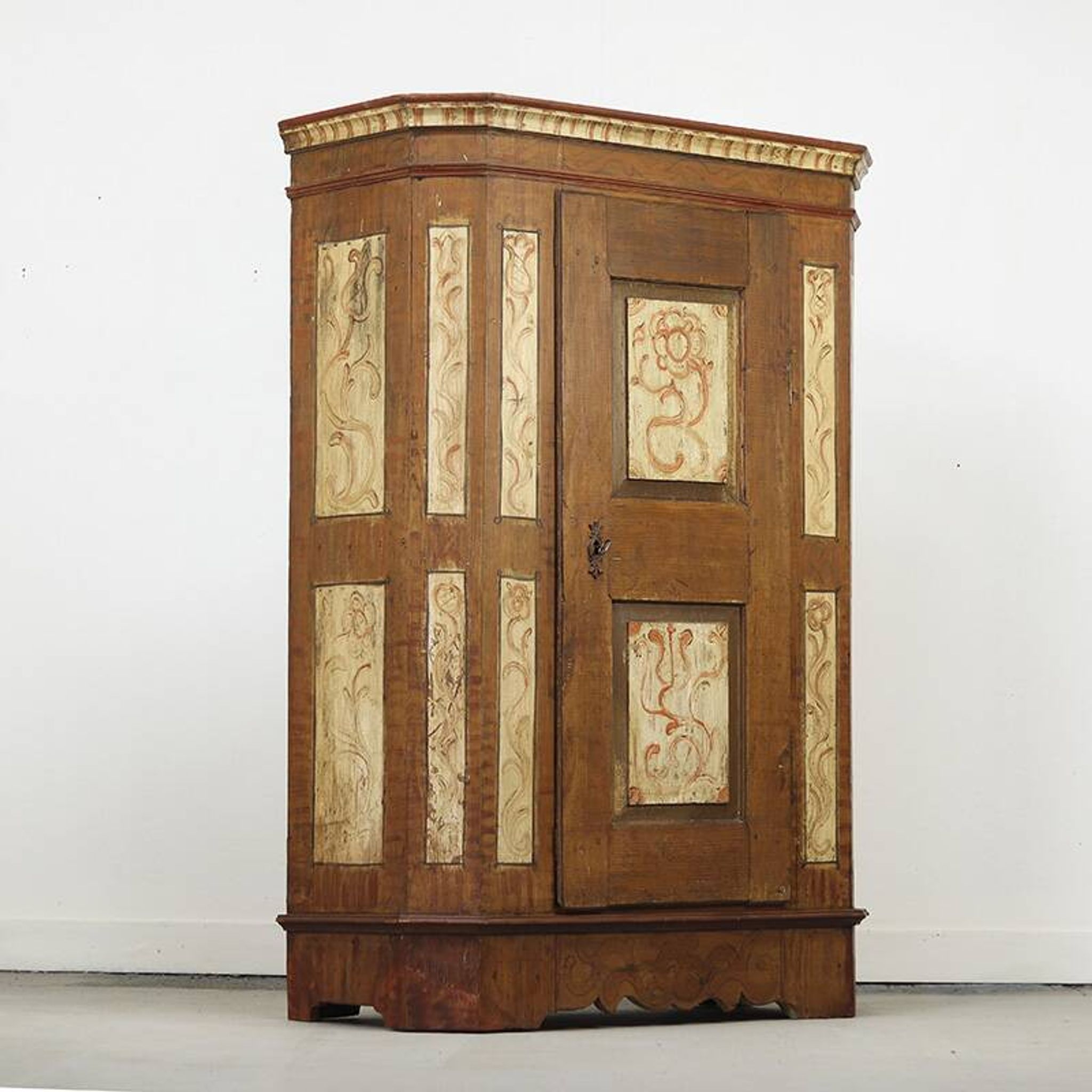 Garde-robe de mariée en art populaire peint 1806