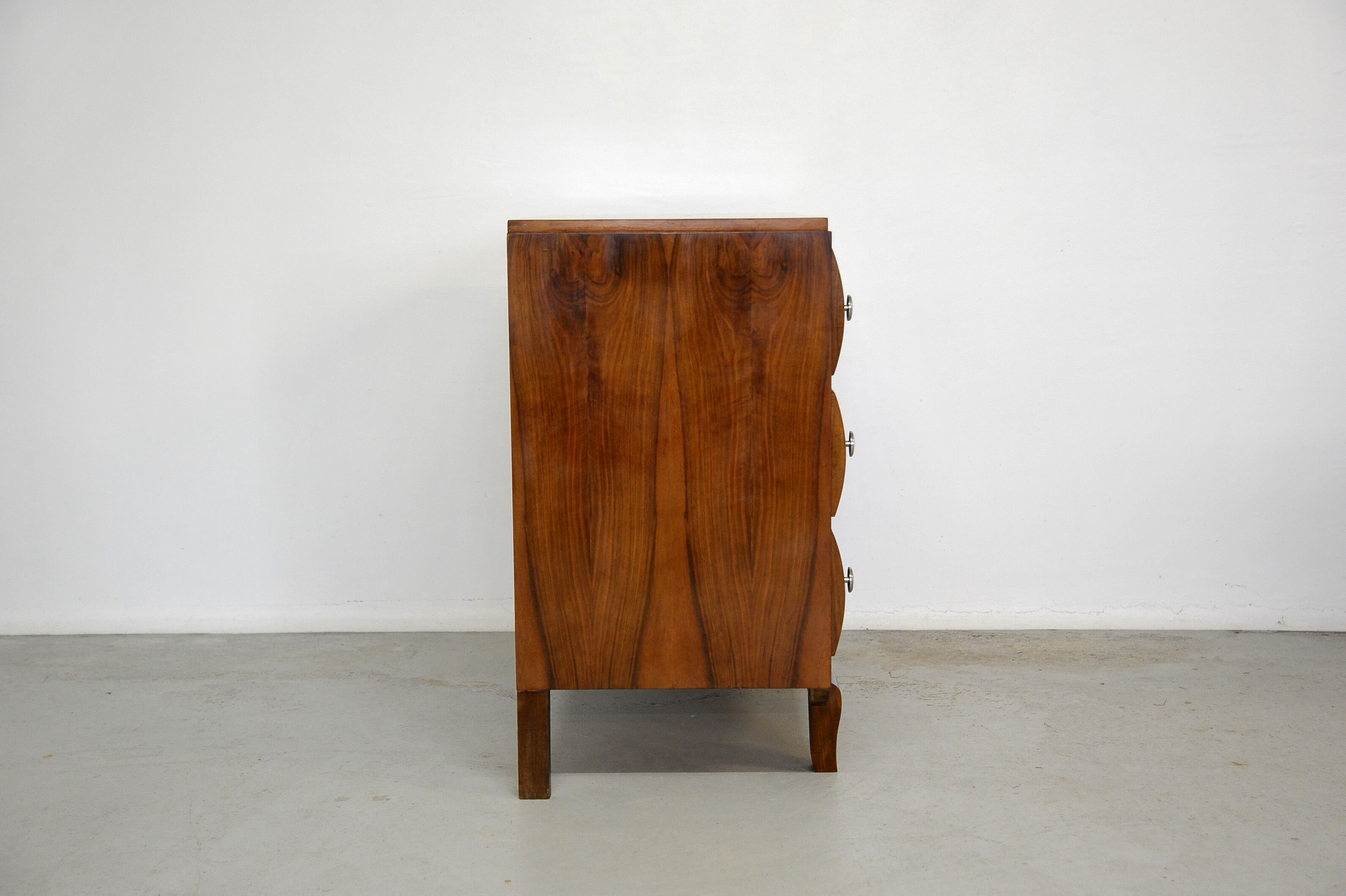 Art Deco chest of drawers in walnut veneer, circa 1930