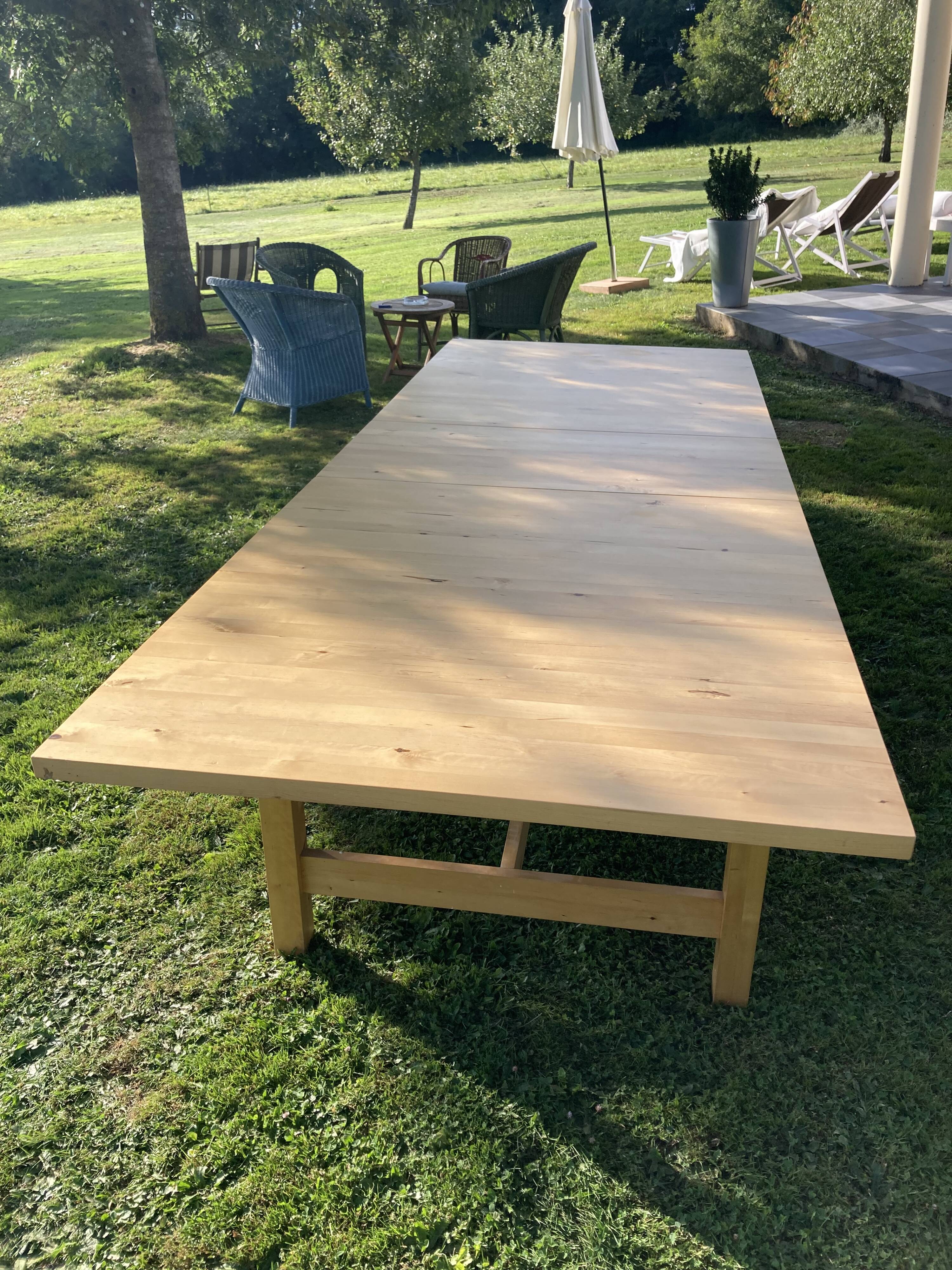 Table à manger en pin massif 12 personnes