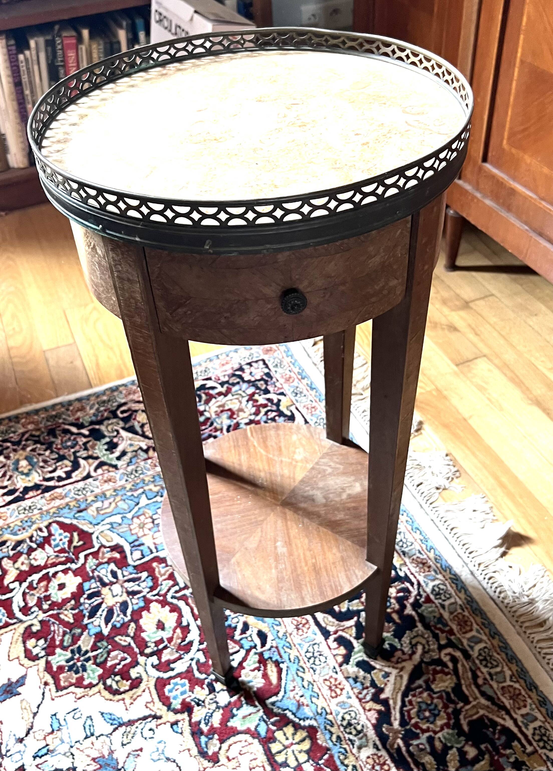 Round side table in wood, marble and brass gallery – Louis XV style
