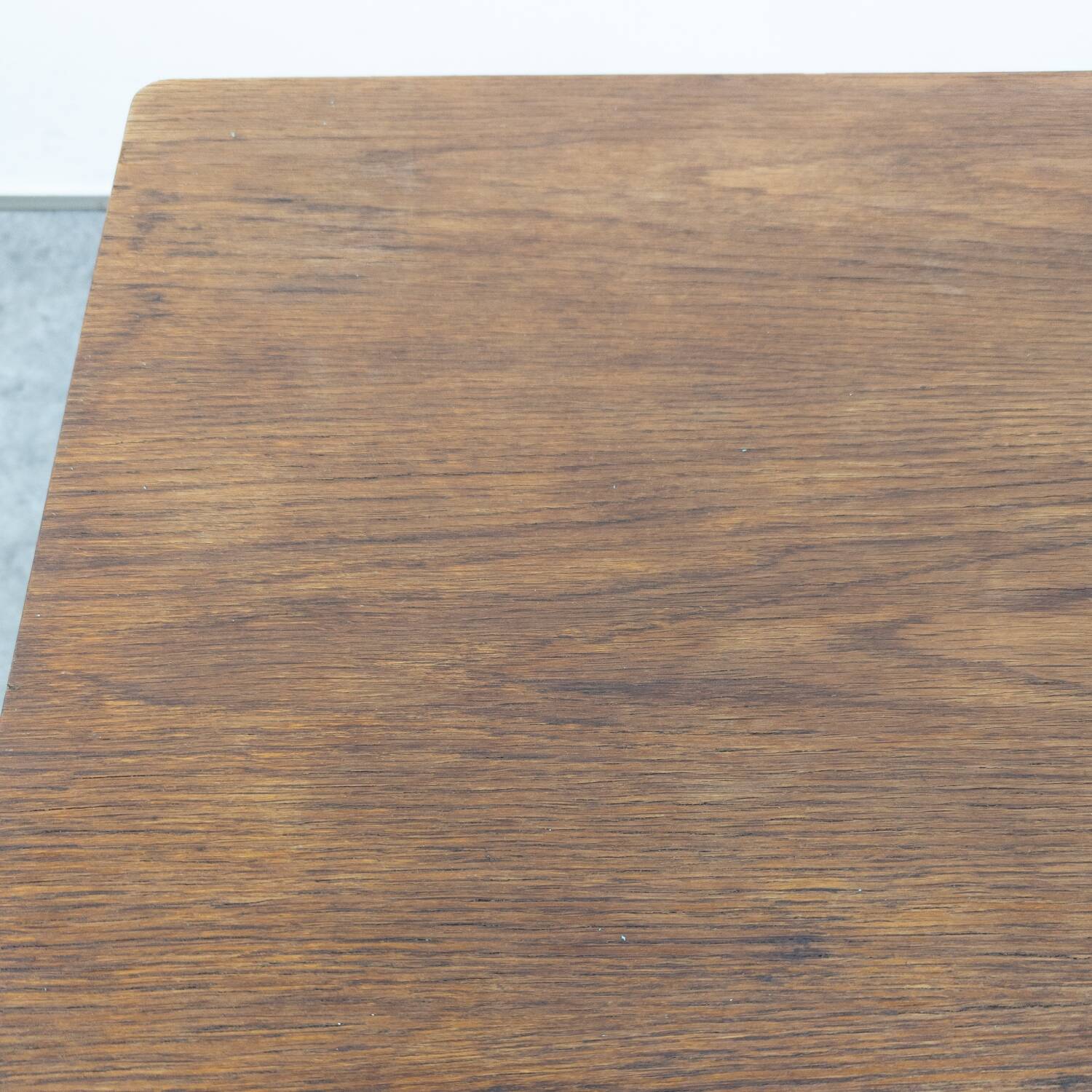 Table d'appoint moderniste en chêne par Jan Vaněk pour Krásná Jizba