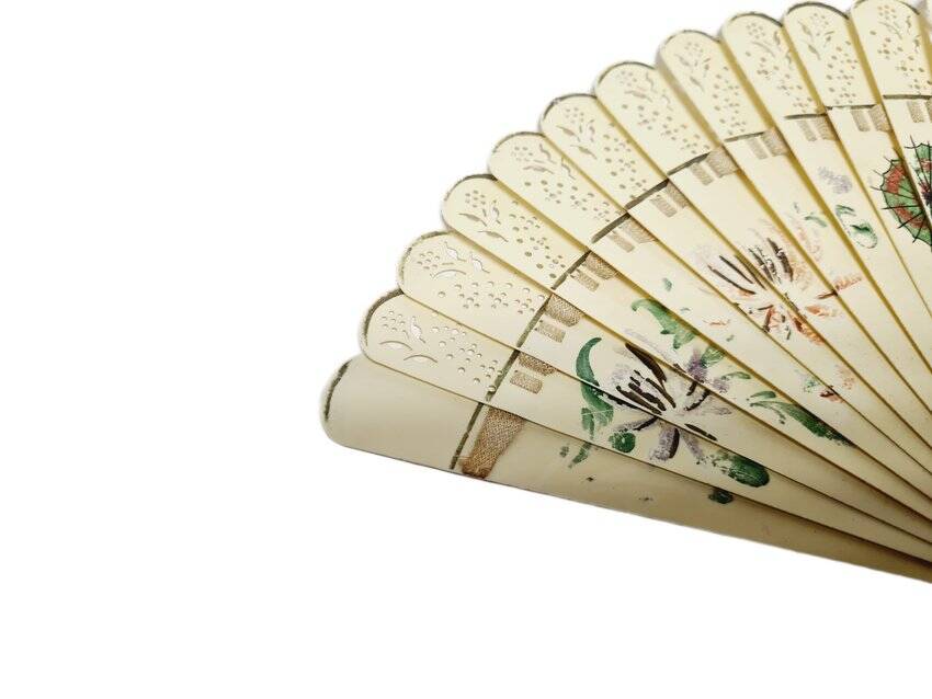 Art Nouveau celluloid fan, 1900s