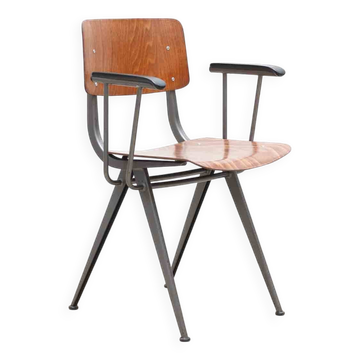Friso style chair with oak and metal armrests