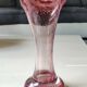 Vase floral/Verrerie de Clichy/Tons camaieus de roses. Motifs à points/Volutes. Haut 25,5 cm