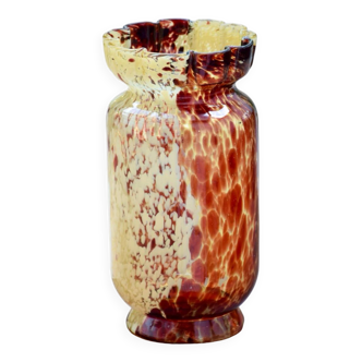 Vase en verre moucheté