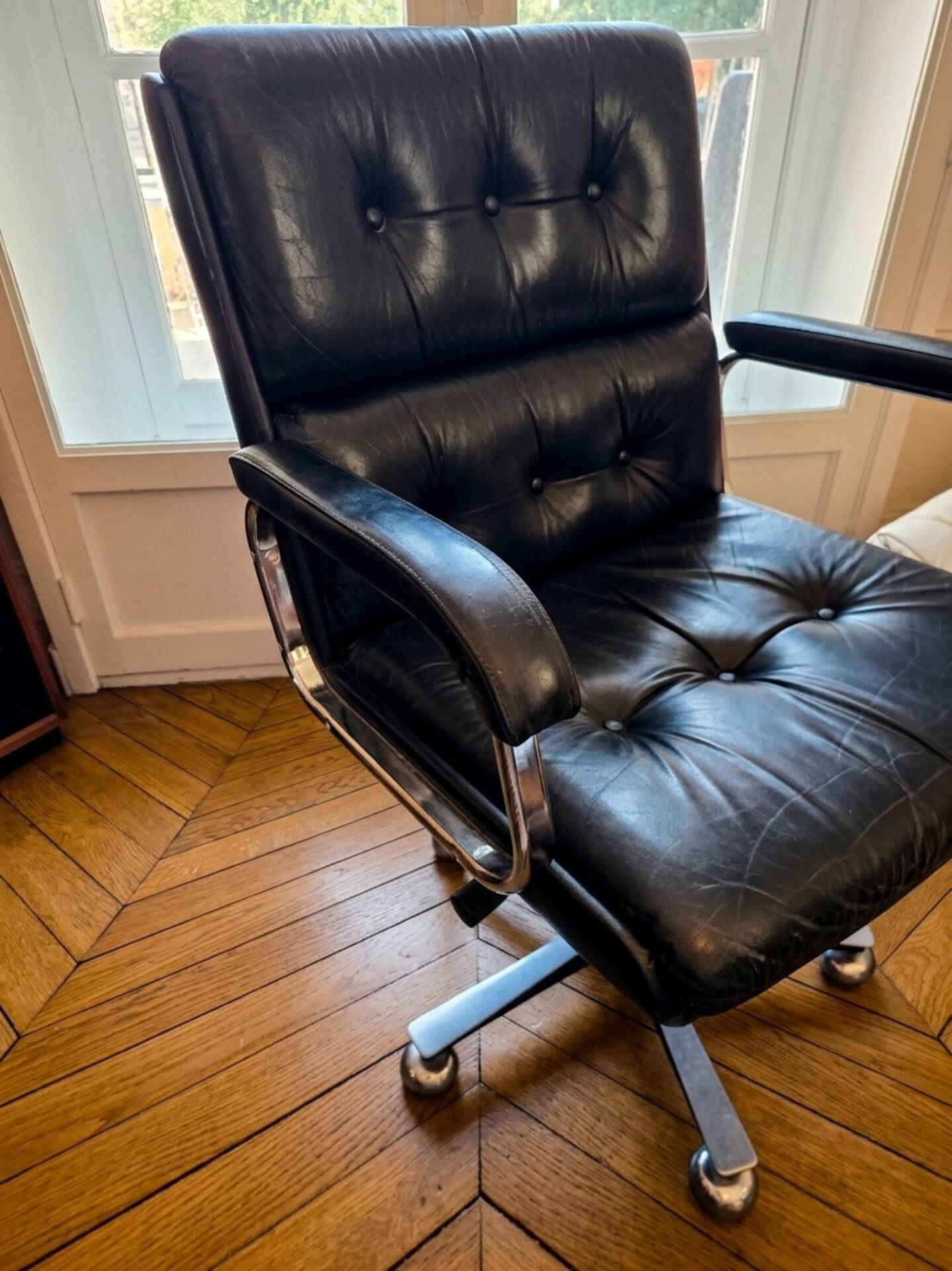 Co Fe Mo armchair in black leather - Vintage 80s - Adjustable height
