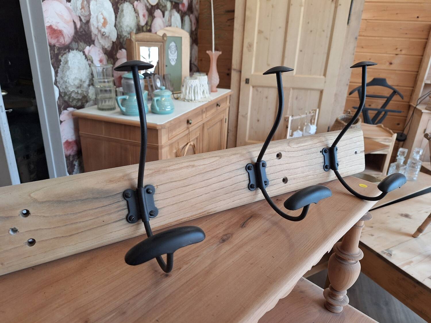 Coat rack with 3 hooks