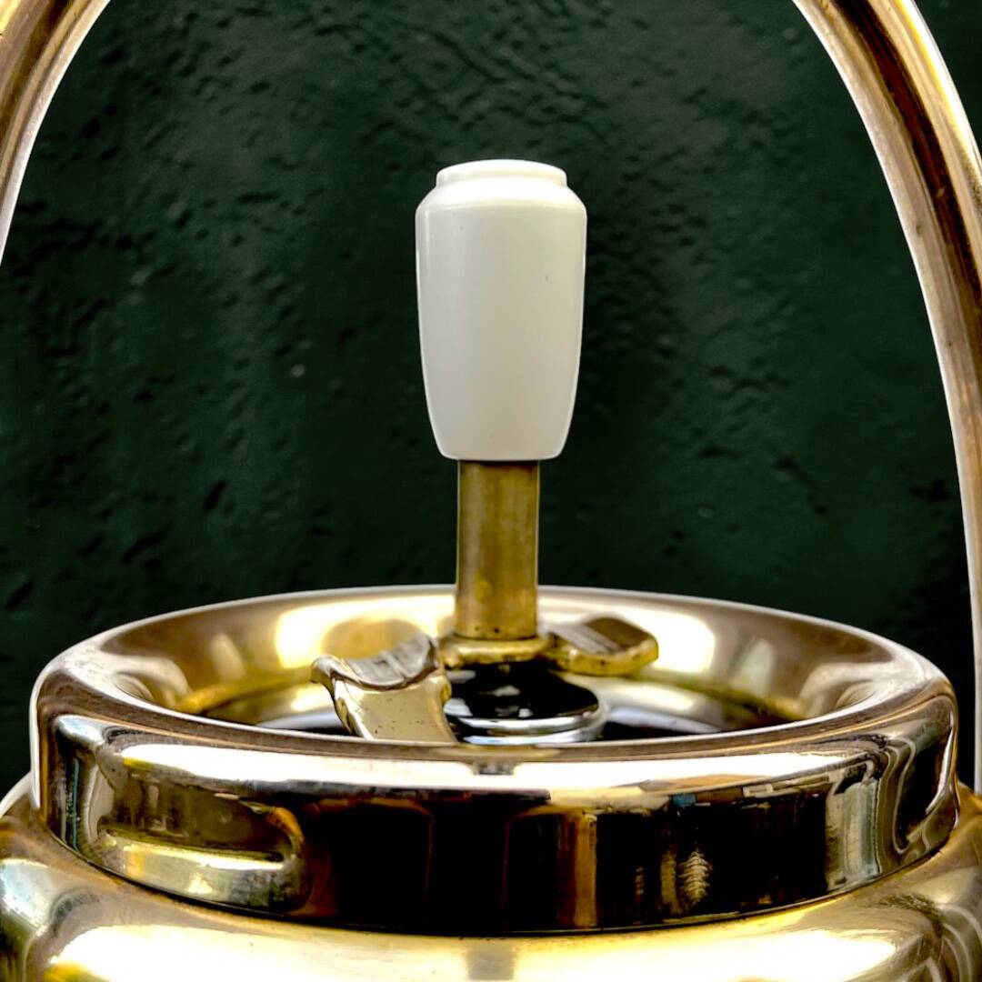 Space Age pivoting floor ashtray in anodised gold aluminium – Mettawa