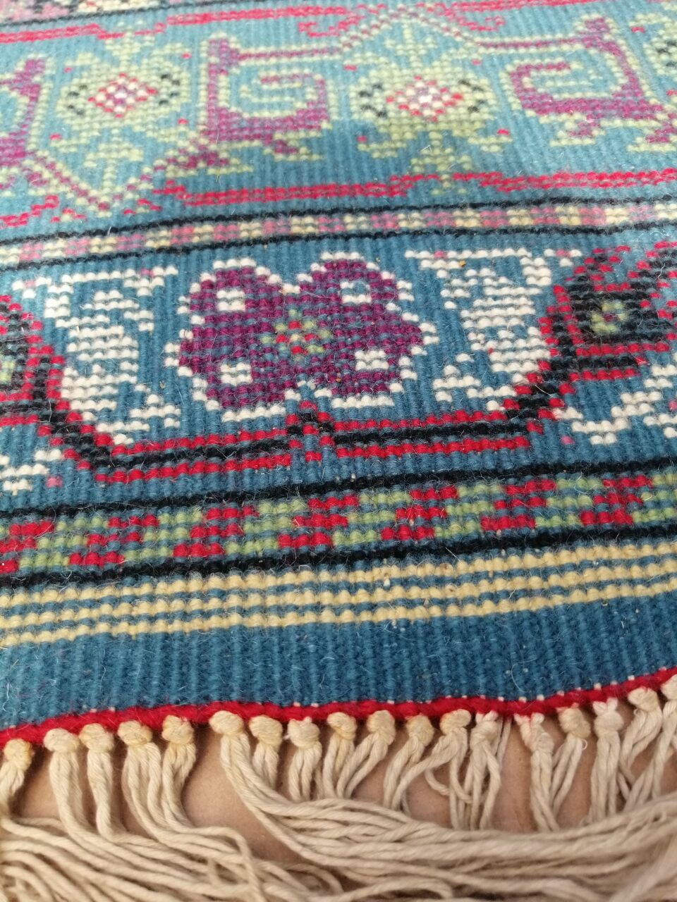 Tunisian carpet in turquoise wool and fuchsia 157x267cm
