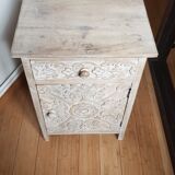 Chiseled mango tree bedside