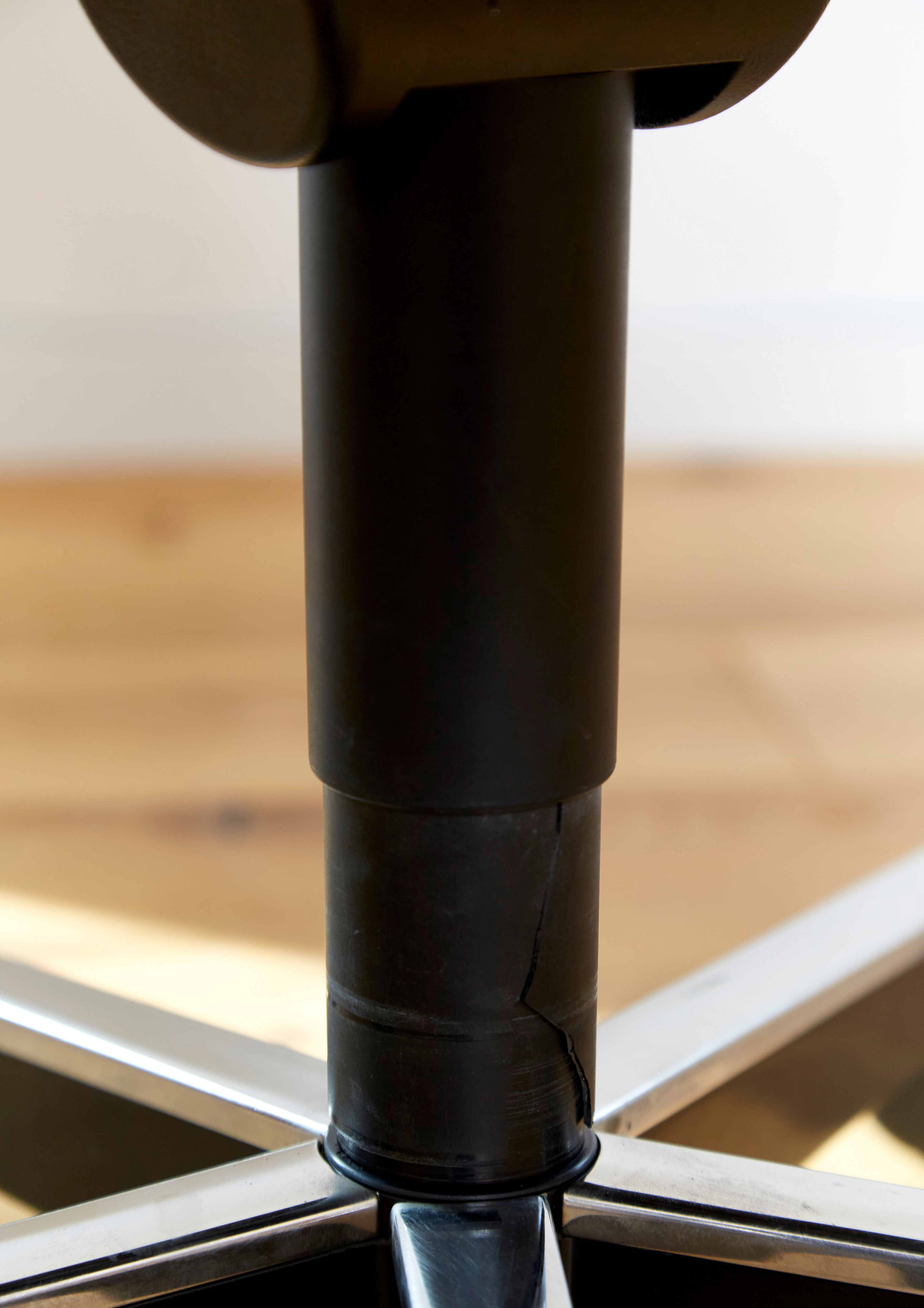 Charles Pollock Executive Chair for Knoll International