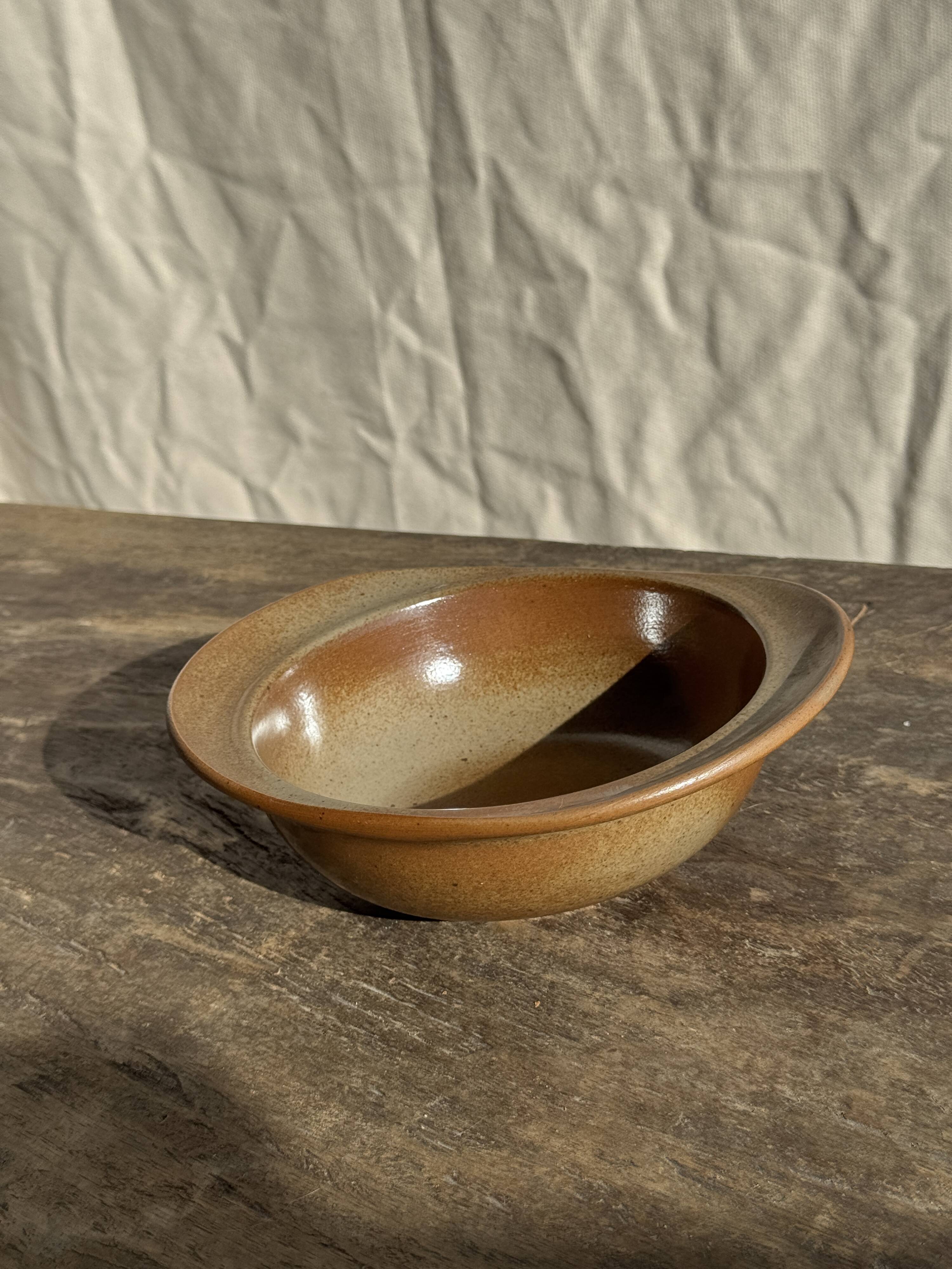 Small stoneware bowl with two wide, flat handles D:15-18.5