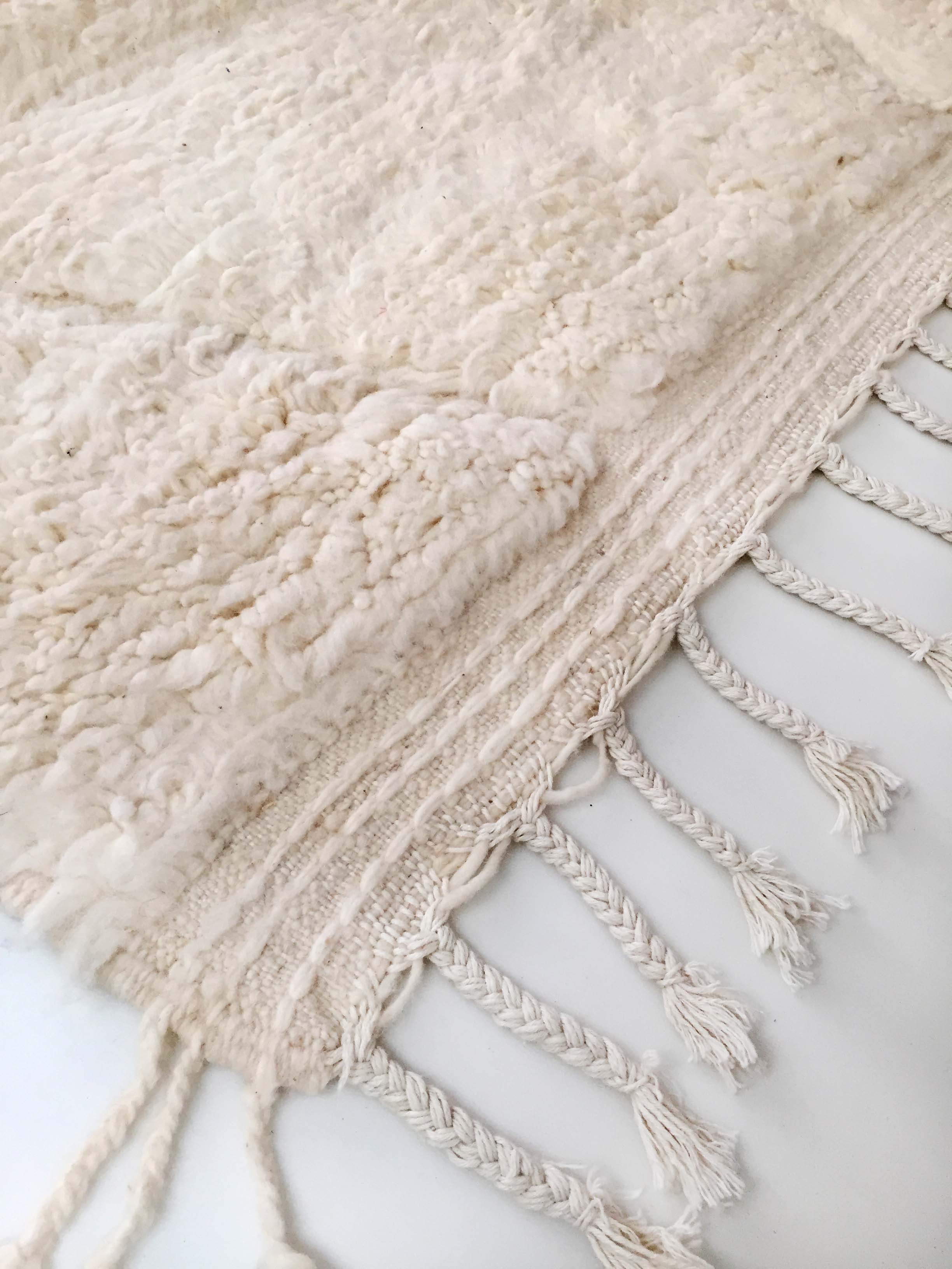 Moroccan Berber carpet Beni Ouarain unbleached with engraved diamonds 302x197cm