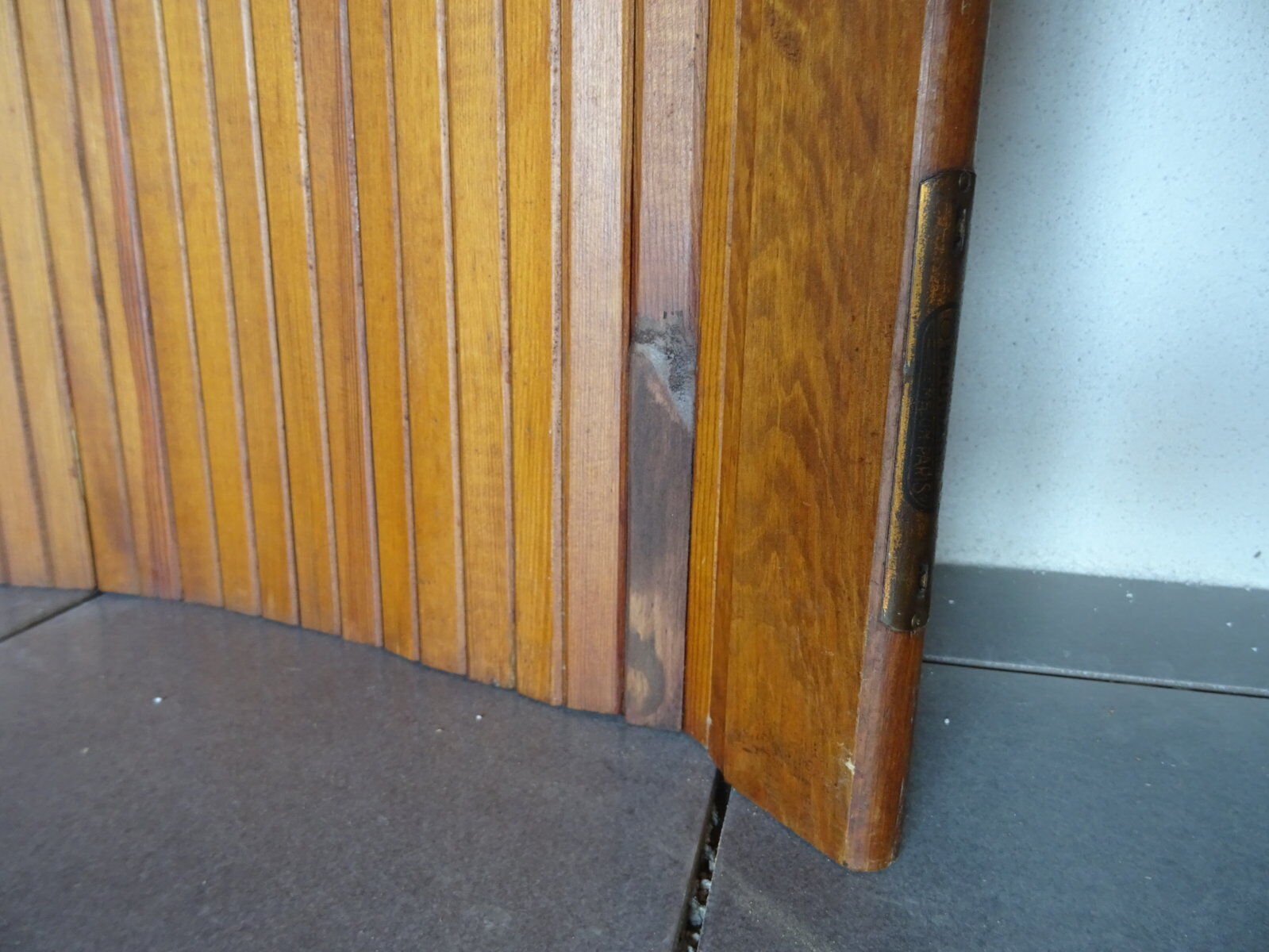 Pair of Baumann screens