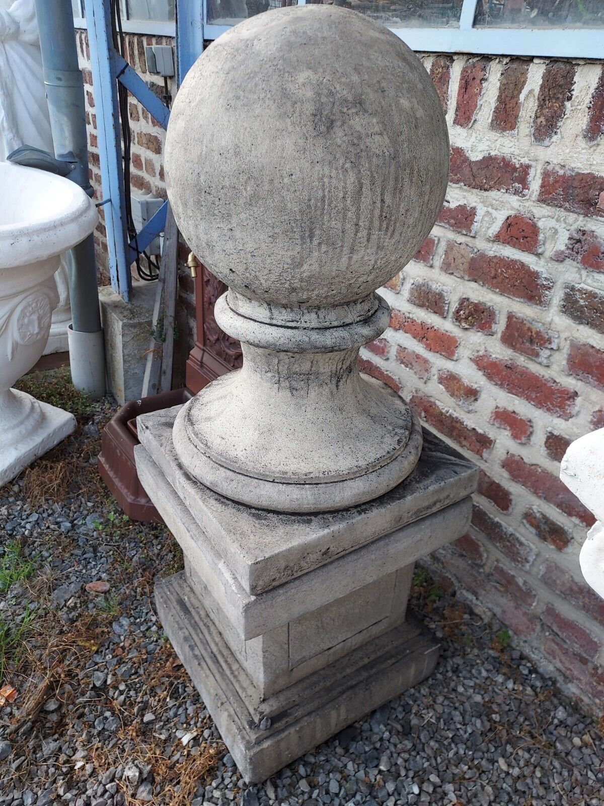 Ball on base in gray patinated reconstituted stone