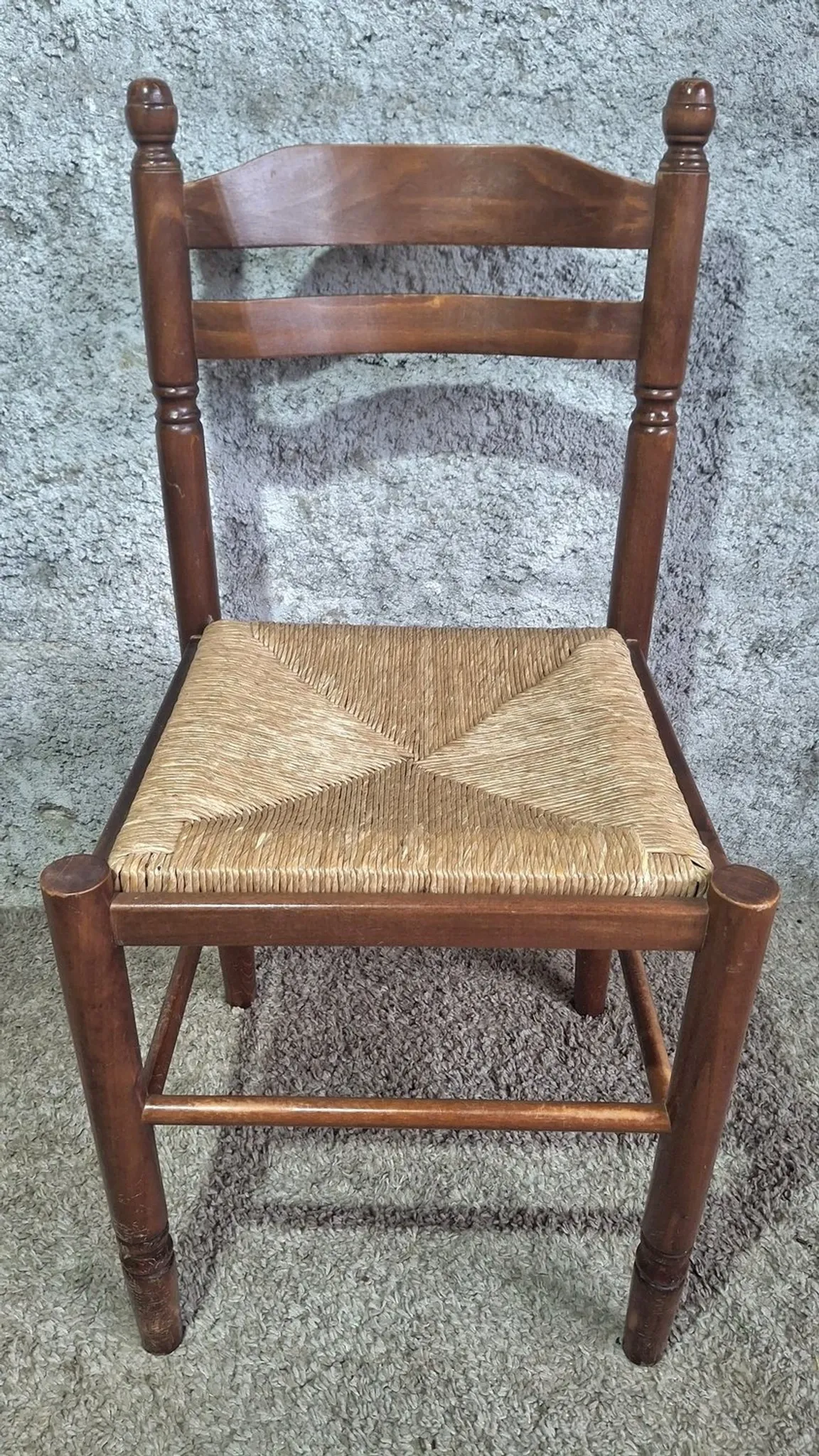Set of 4 rustic chairs in Louis XIII style, with rush seats, early 20th century.