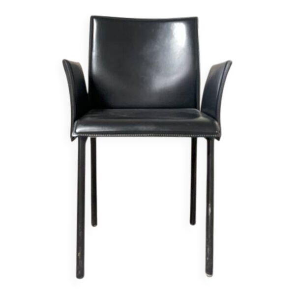 Chaise de bureau a accoudoir en cuir noir épais, Cattelan Italia — Beyit
