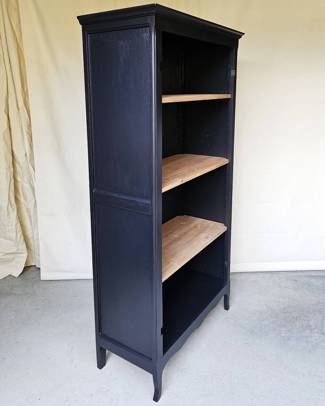 Black and wood bookcase