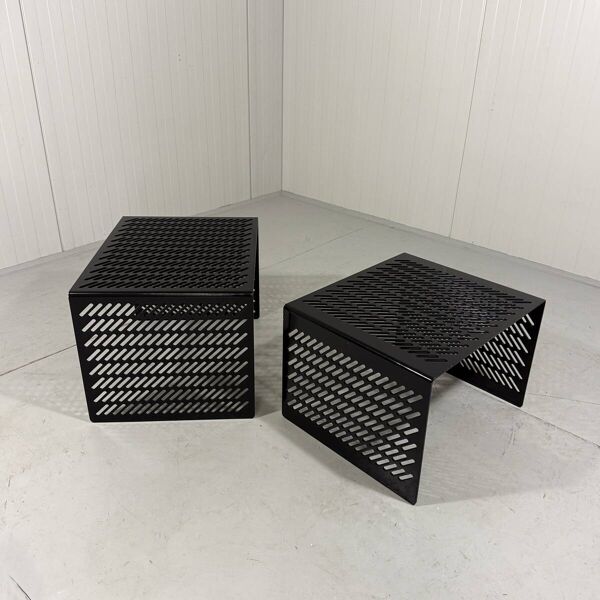 Tables gigognes en acier perforé noir, Italie, années 1980