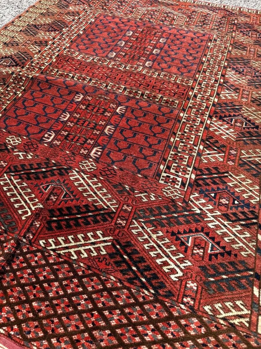 Ancient Turkmen Hatchlou rug: 120 × 150 cm "Galerie Sardje"