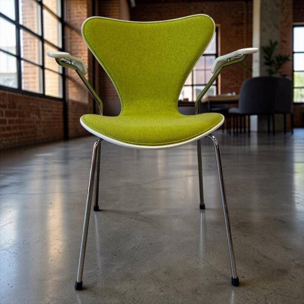 Bright green vintage chair with armrests, Fritz Hansen Series 7