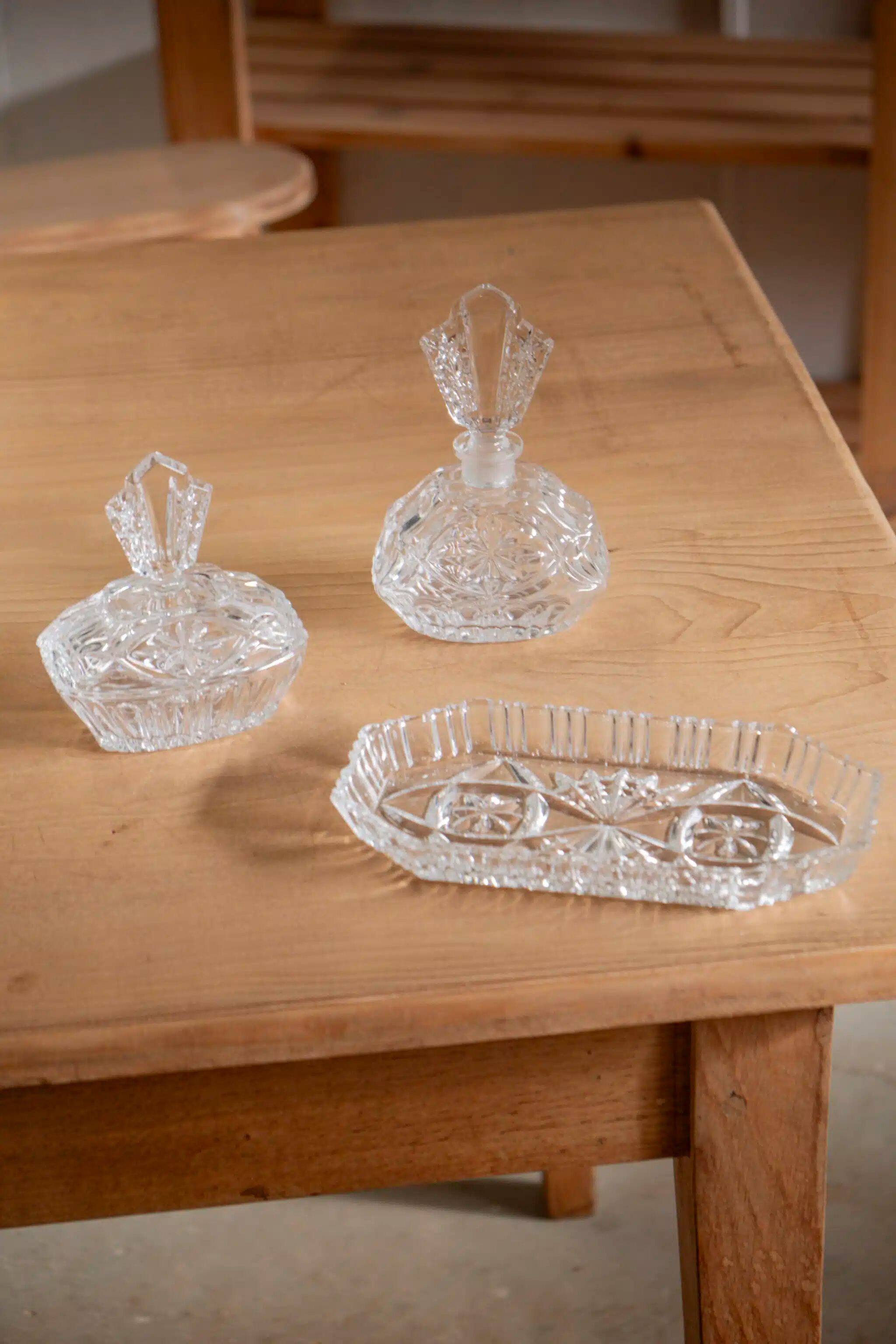 Set of two bottles with matching tray "Blanche"