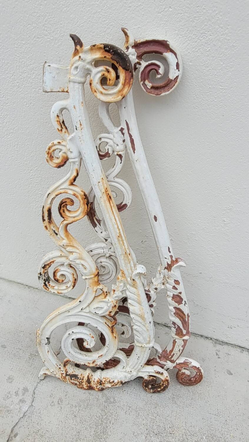 Hunting wheels gate jib bourgeois house in cast iron 19th