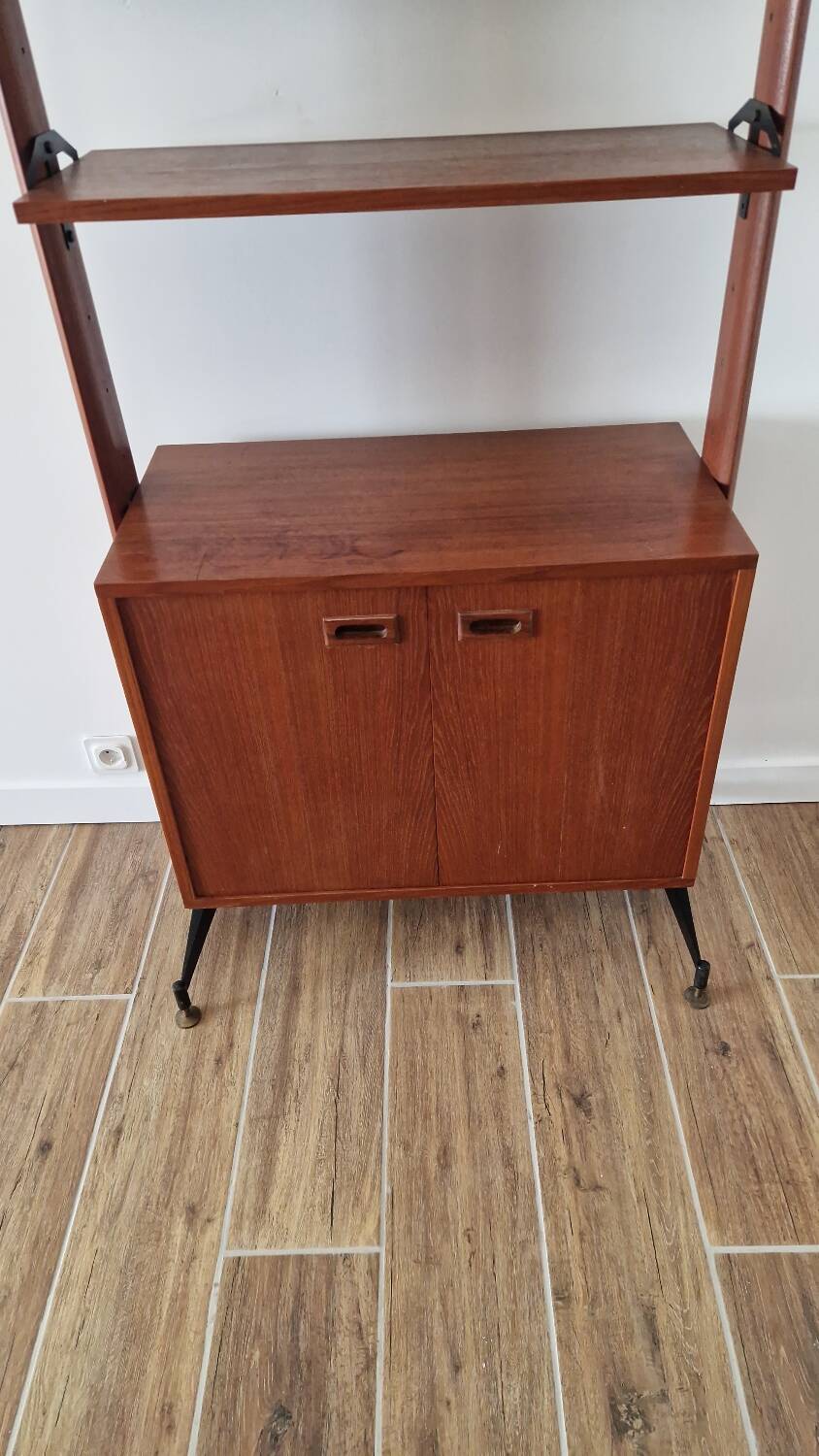 Freestanding Italian bookcase in teak and brass from the 60s